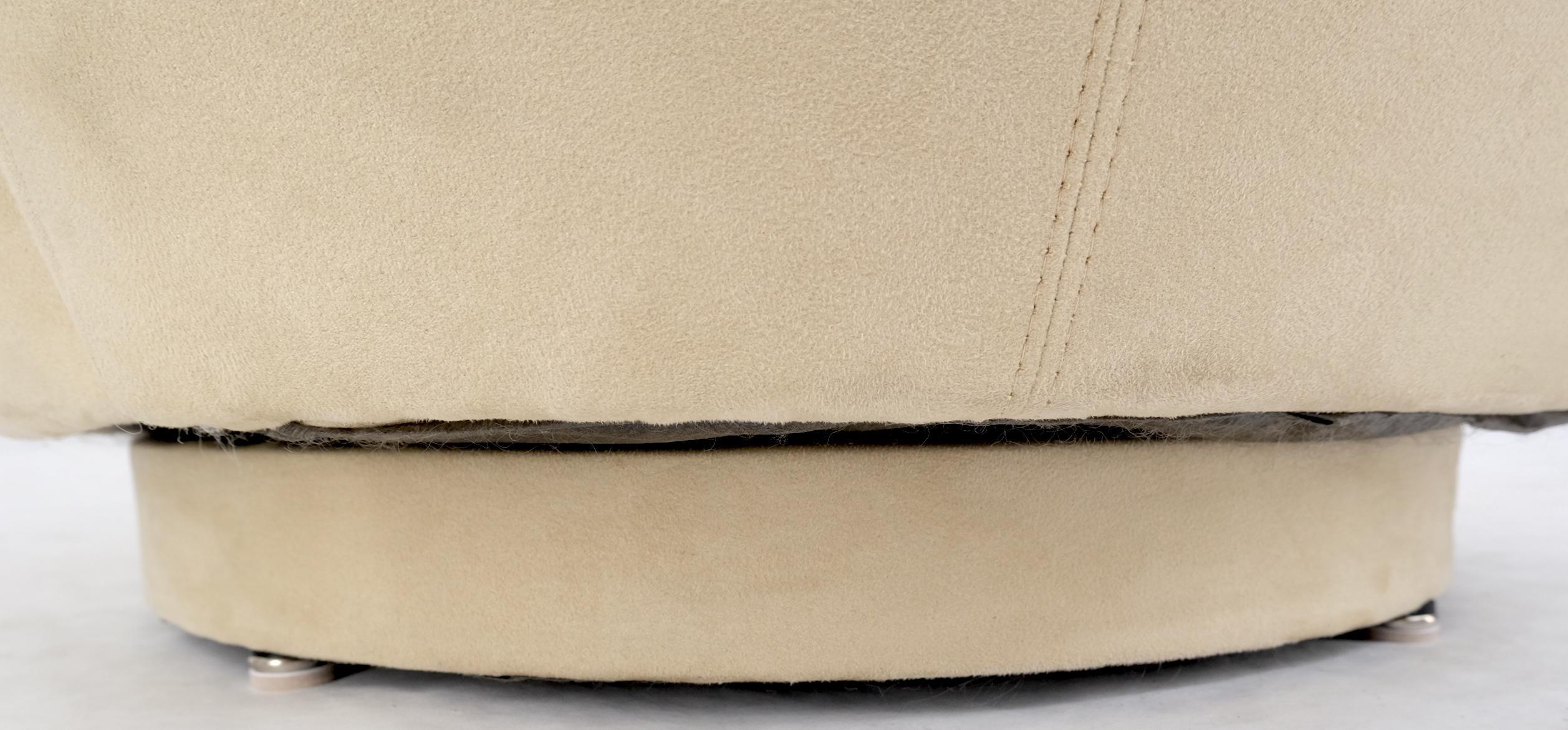 Schwenkbare Nautilus-Stühle aus Alcantara-Wildleder in Beige mit cremefarbenem Korkenziehermuster, Richtung MINT (amerikanisch) im Angebot