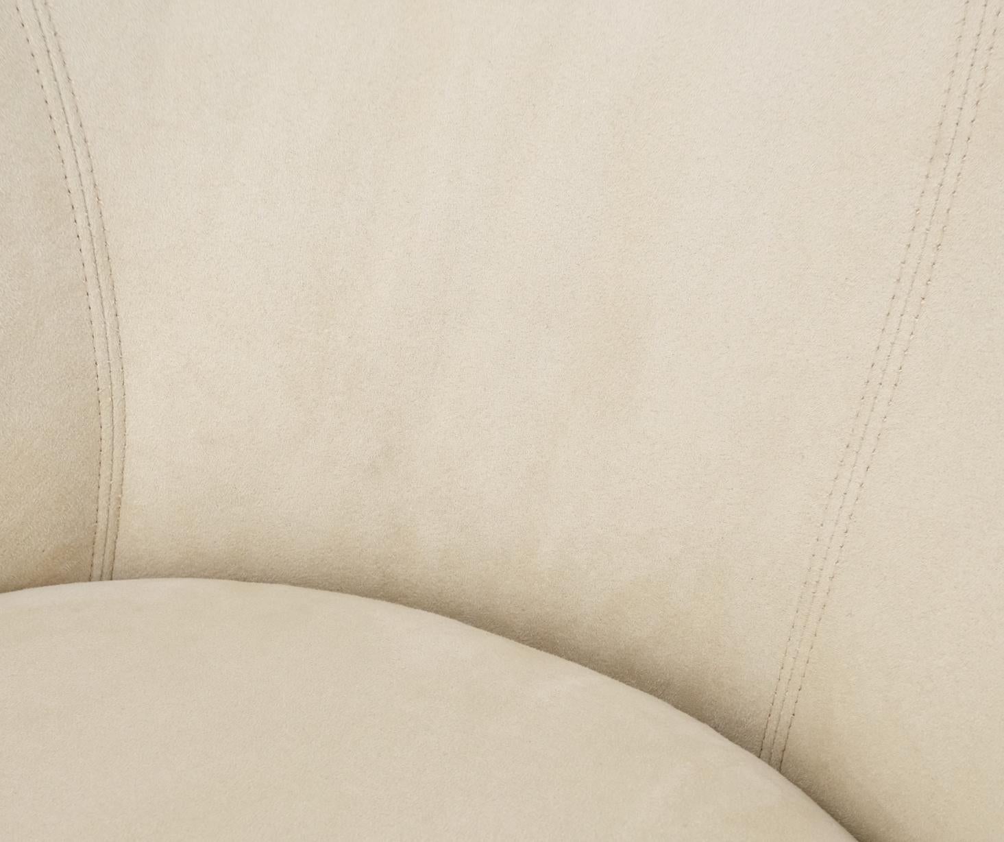 Schwenkbare Nautilus-Stühle aus Alcantara-Wildleder in Beige mit cremefarbenem Korkenziehermuster, Richtung MINT im Zustand „Gut“ im Angebot in Rockaway, NJ