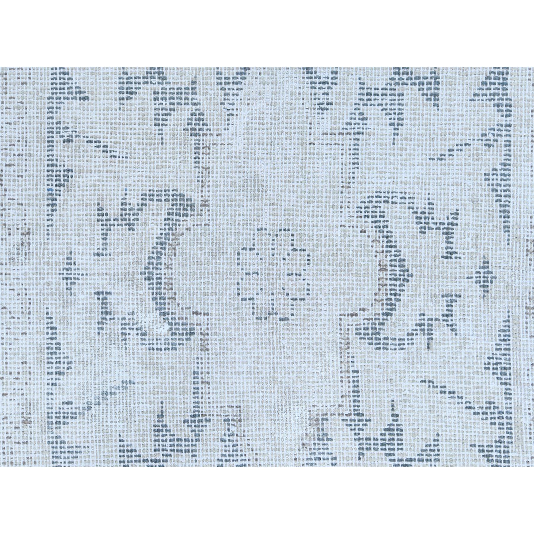 Handgeknüpfter, getragener, alter persischer Kerman Shabby Chic-Wollteppich im Used-Stil in Beige im Angebot 2