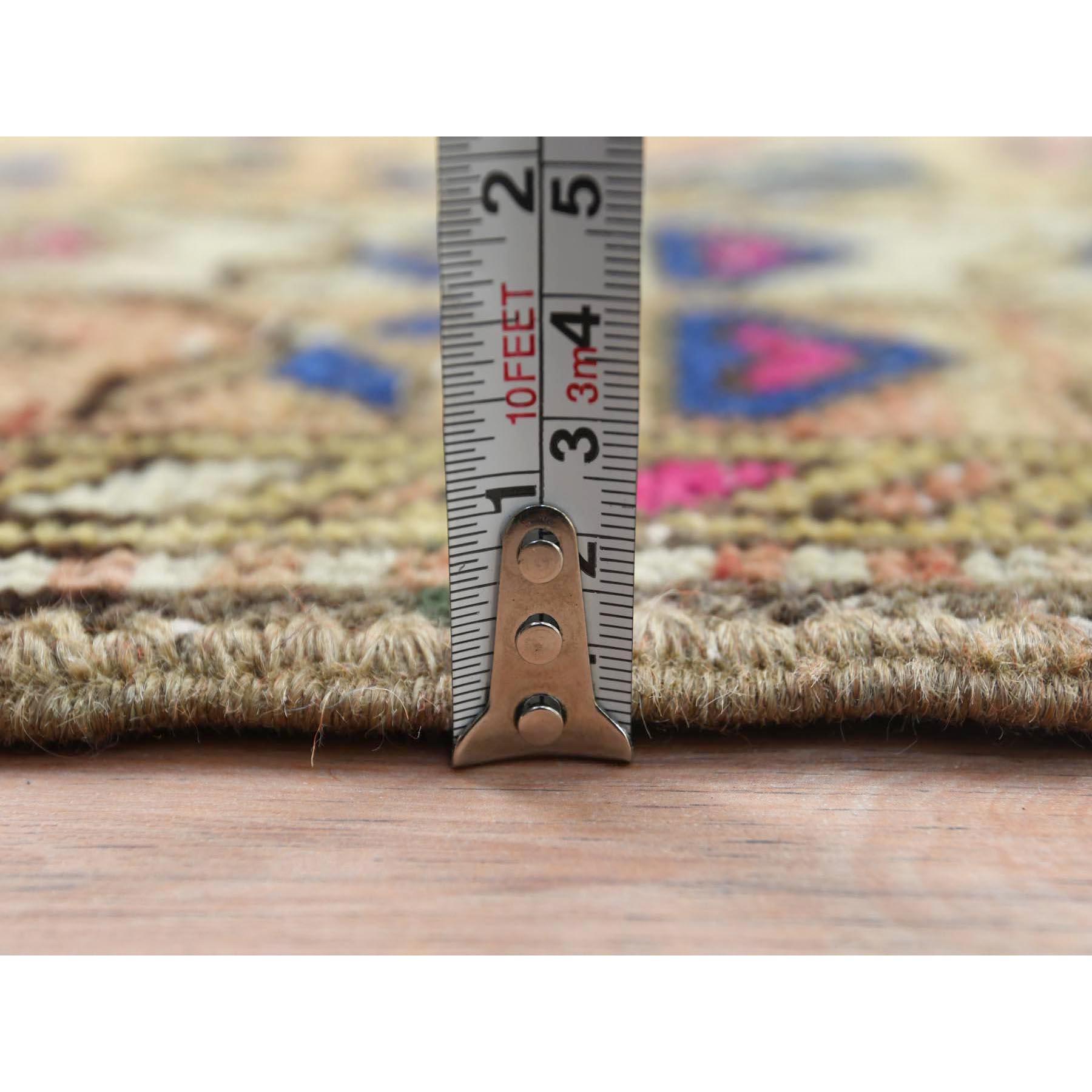 Tapis de couloir beige Serab persan d'aspect rustique, usé à la main, 3'9