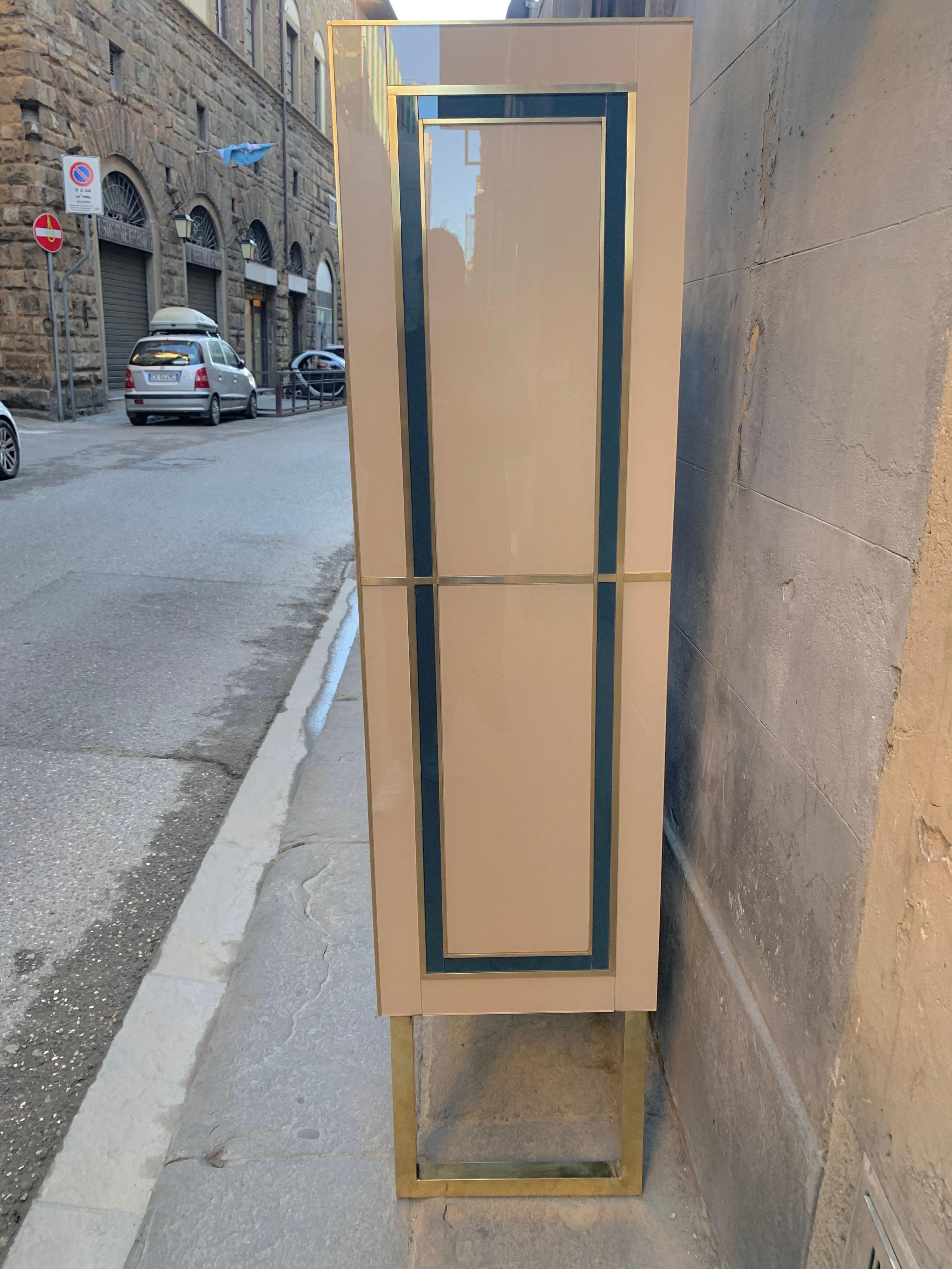 Beige Opaline Glass Cabinet with Multicolored Opaline Glass Inserts, 1980s In Excellent Condition In Florence, IT