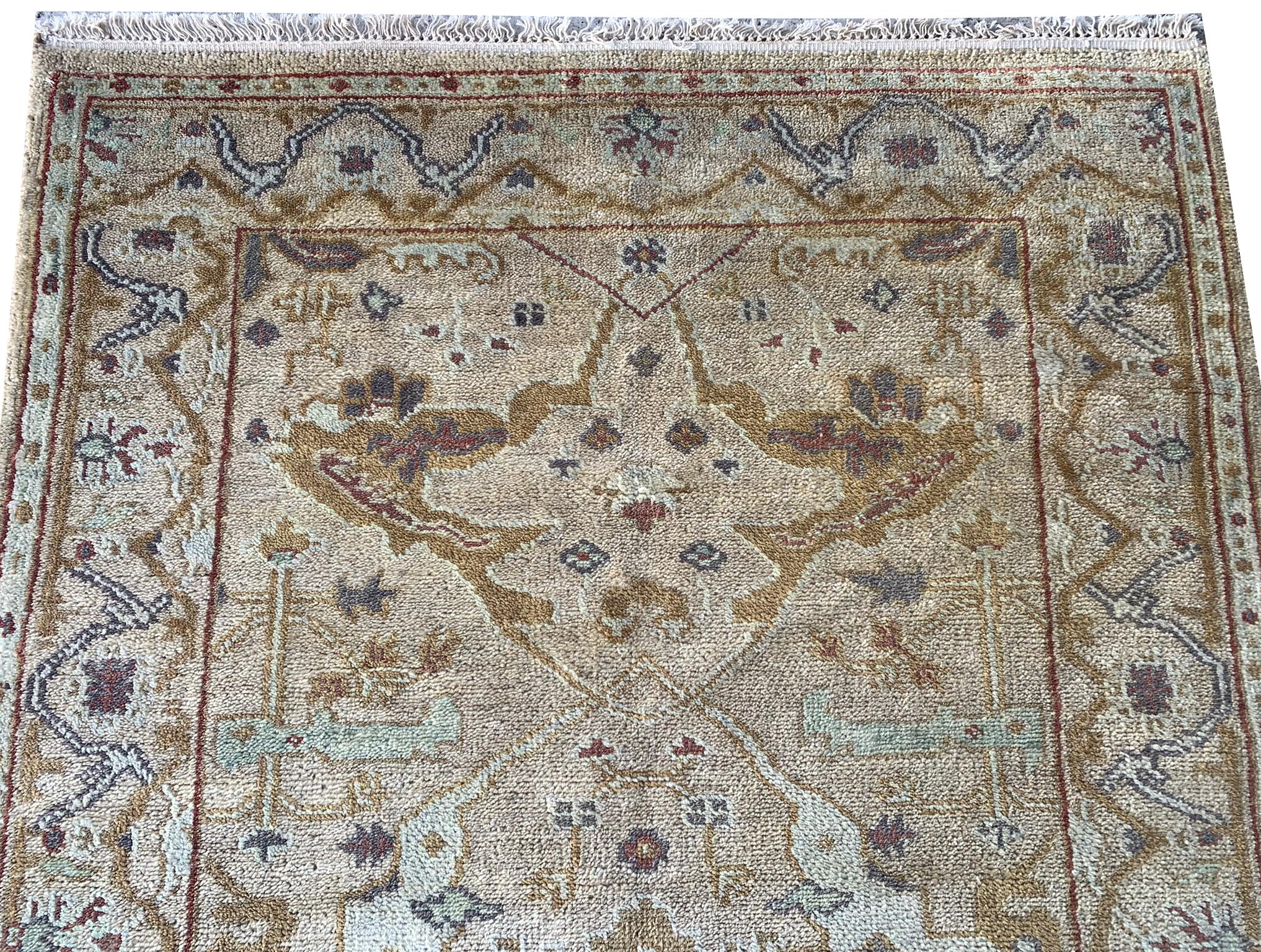Noué à la main Beige Oushak en vente