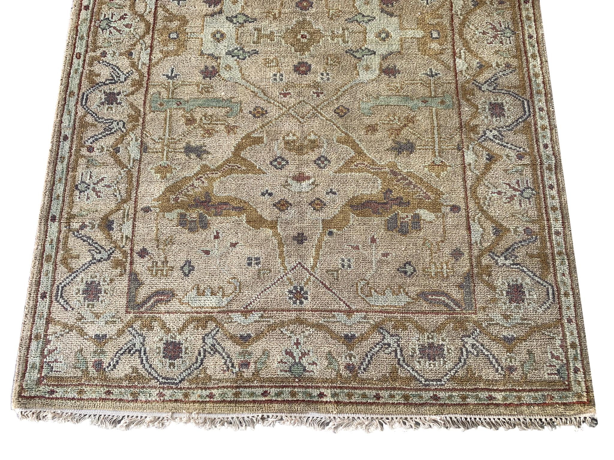 Beige Oushak Neuf - En vente à Laguna Hills, CA