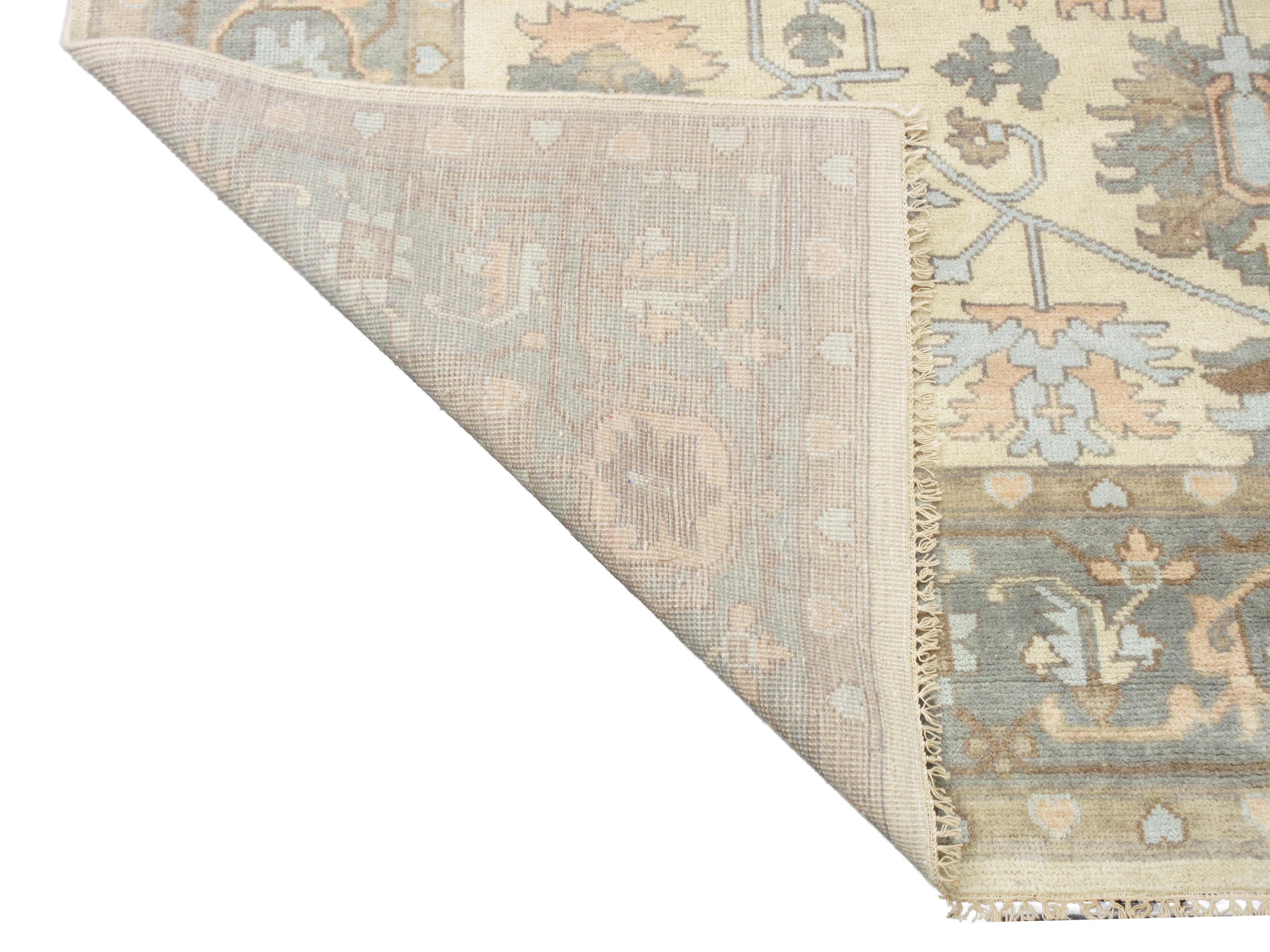 Beige Oushak Serapi Area Rug In New Condition For Sale In Laguna Hills, CA