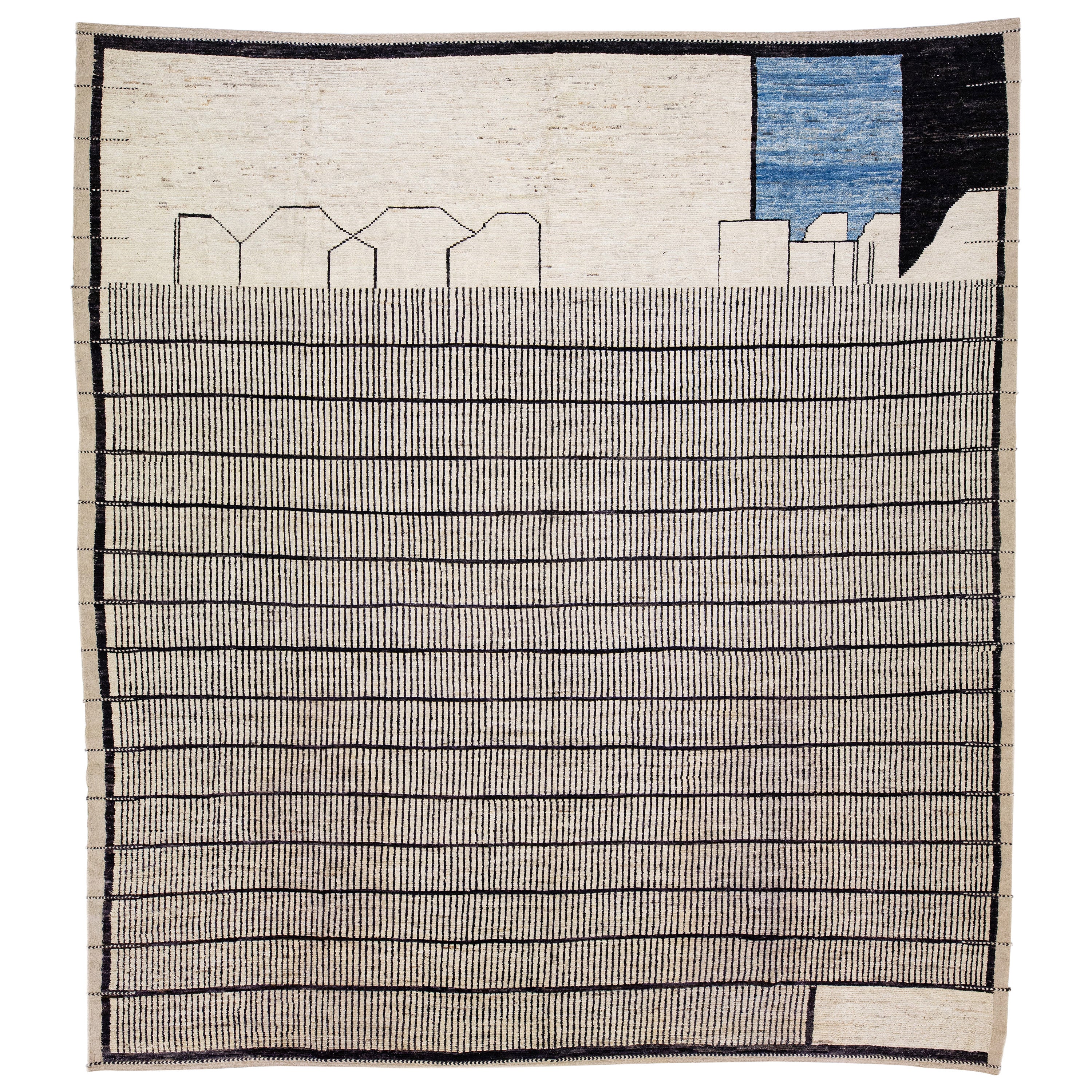Tapis surdimensionné en laine de style marocain beige, fabriqué à la main avec un motif géométrique moderne