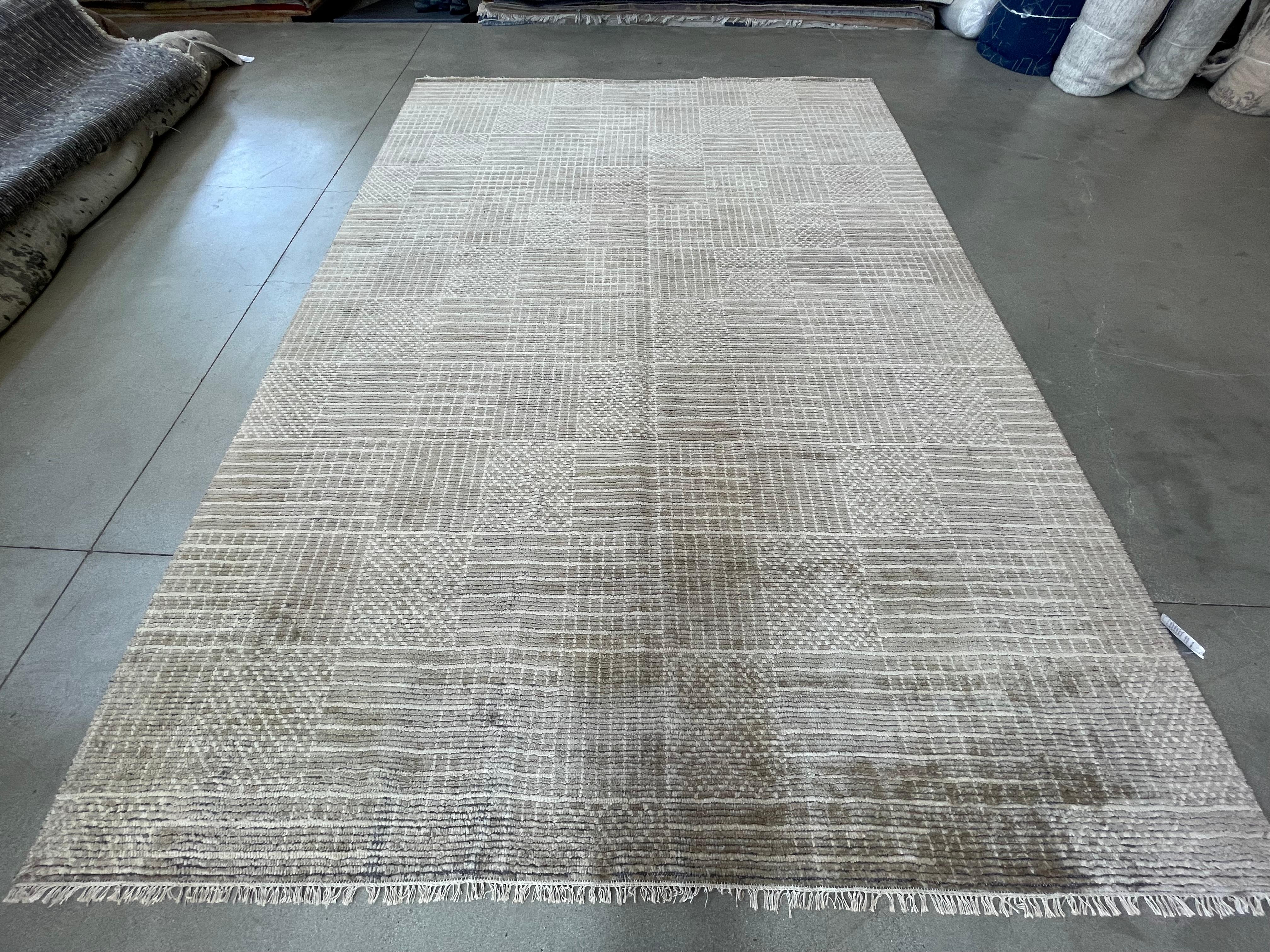 Beige Patchwork Design Area Rug In New Condition For Sale In Los Angeles, CA