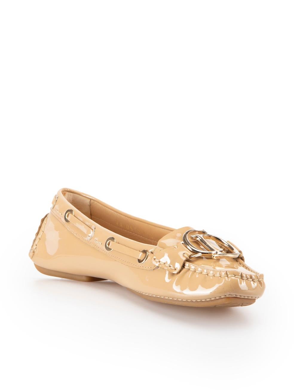 CONDITION is Very good. Hardly any visible wear to loafers is evident on this used Dior designer resale item. Original shoebox included.



Details


Beige

Patent leather

Slip-on loafers

Square-toe

'CD' Buckle detail



 

Composition

EXTERIOR: