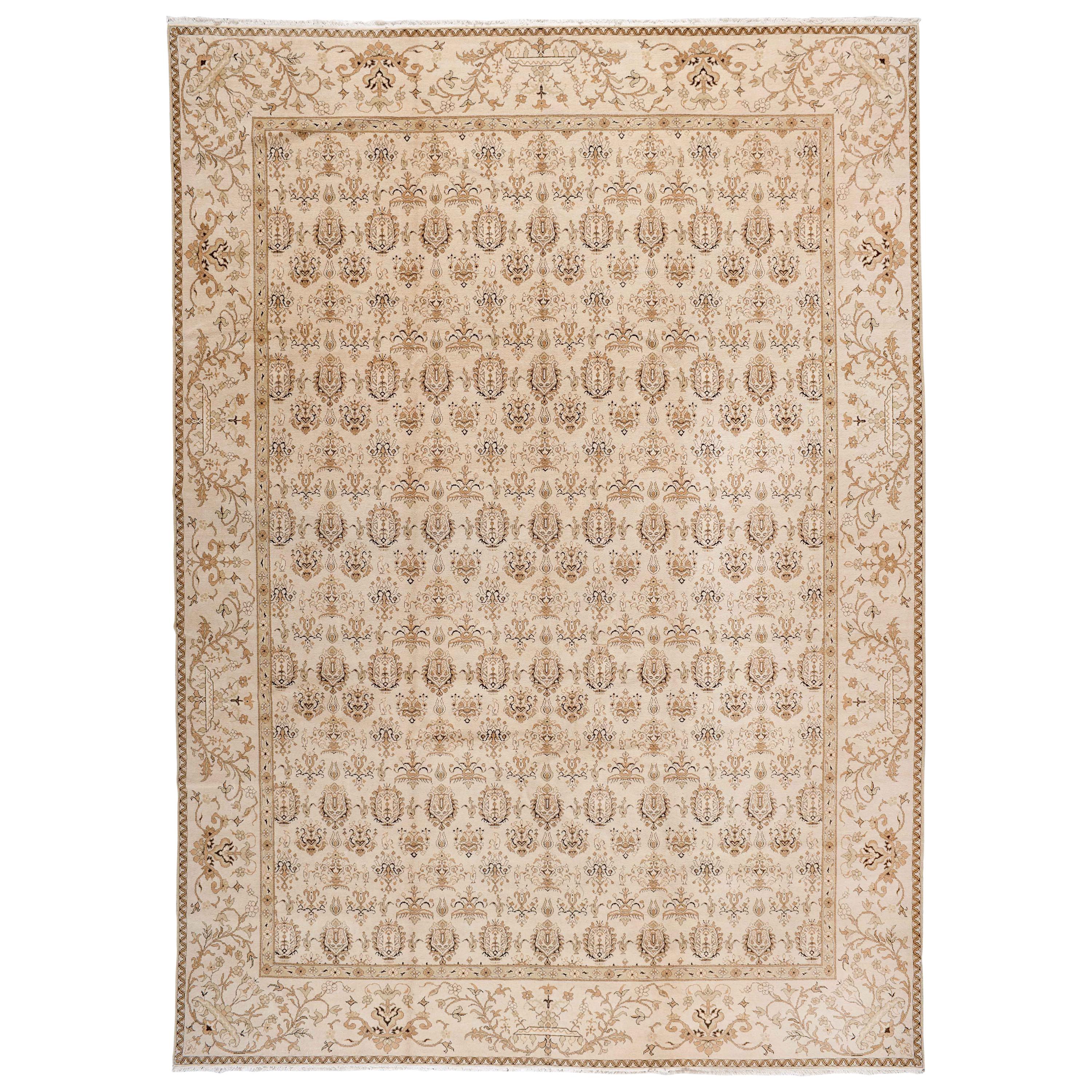 Tapis à motif beige en vente