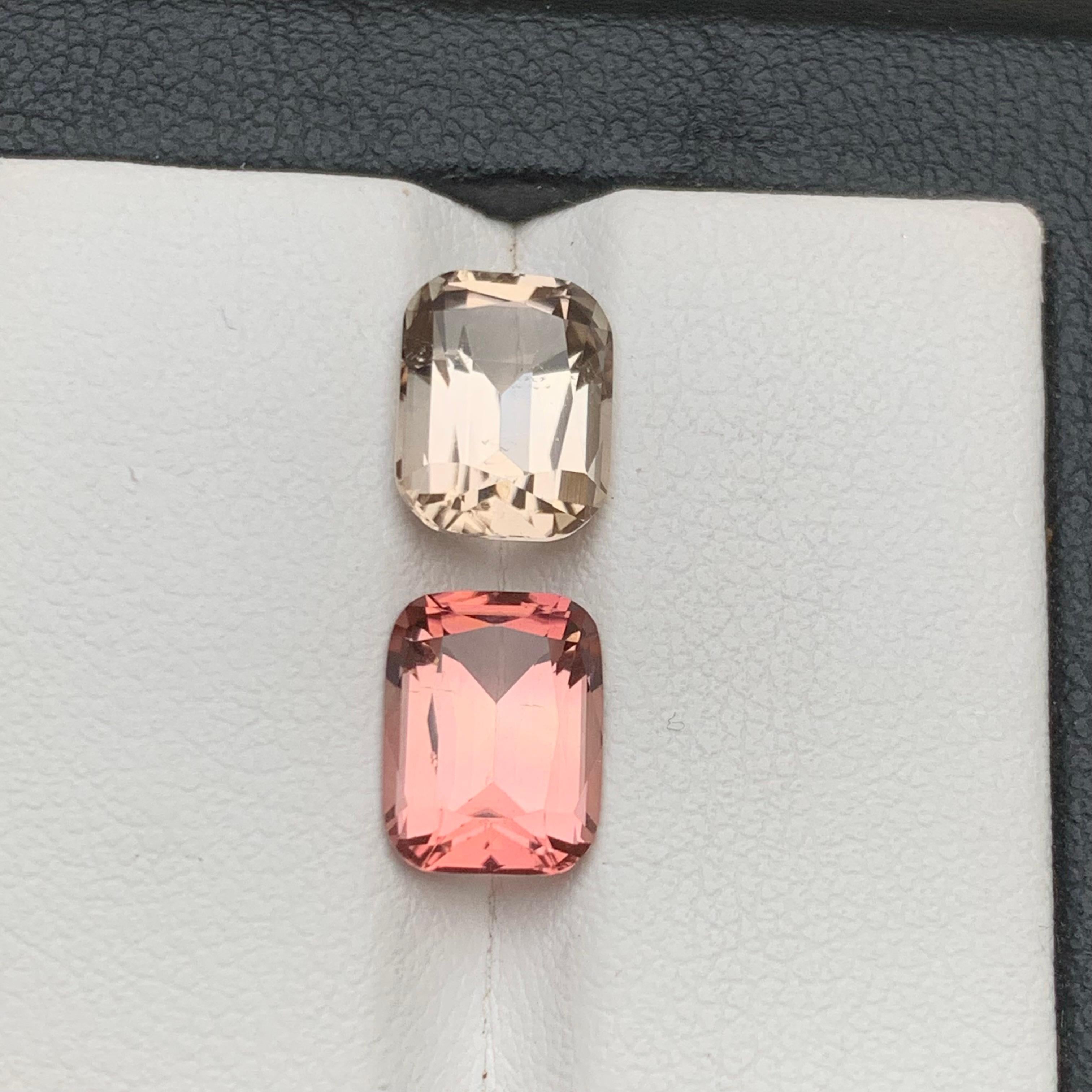 Beige & Peachy Pink Natural Tourmaline Loose Gemstone Reverse Pair 5 Ct Cushion en vente 1