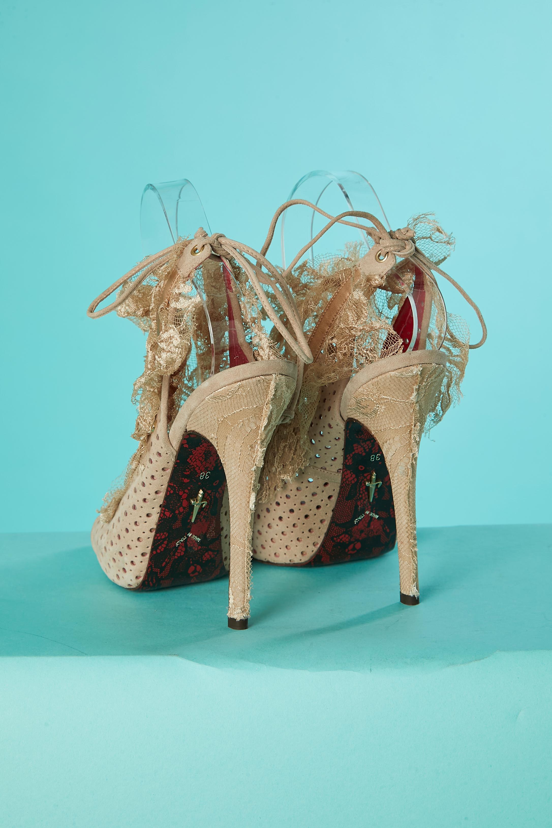 Beige perforated suede and lace open-toe sandals  Cesare Piaciotti  In Excellent Condition For Sale In Saint-Ouen-Sur-Seine, FR
