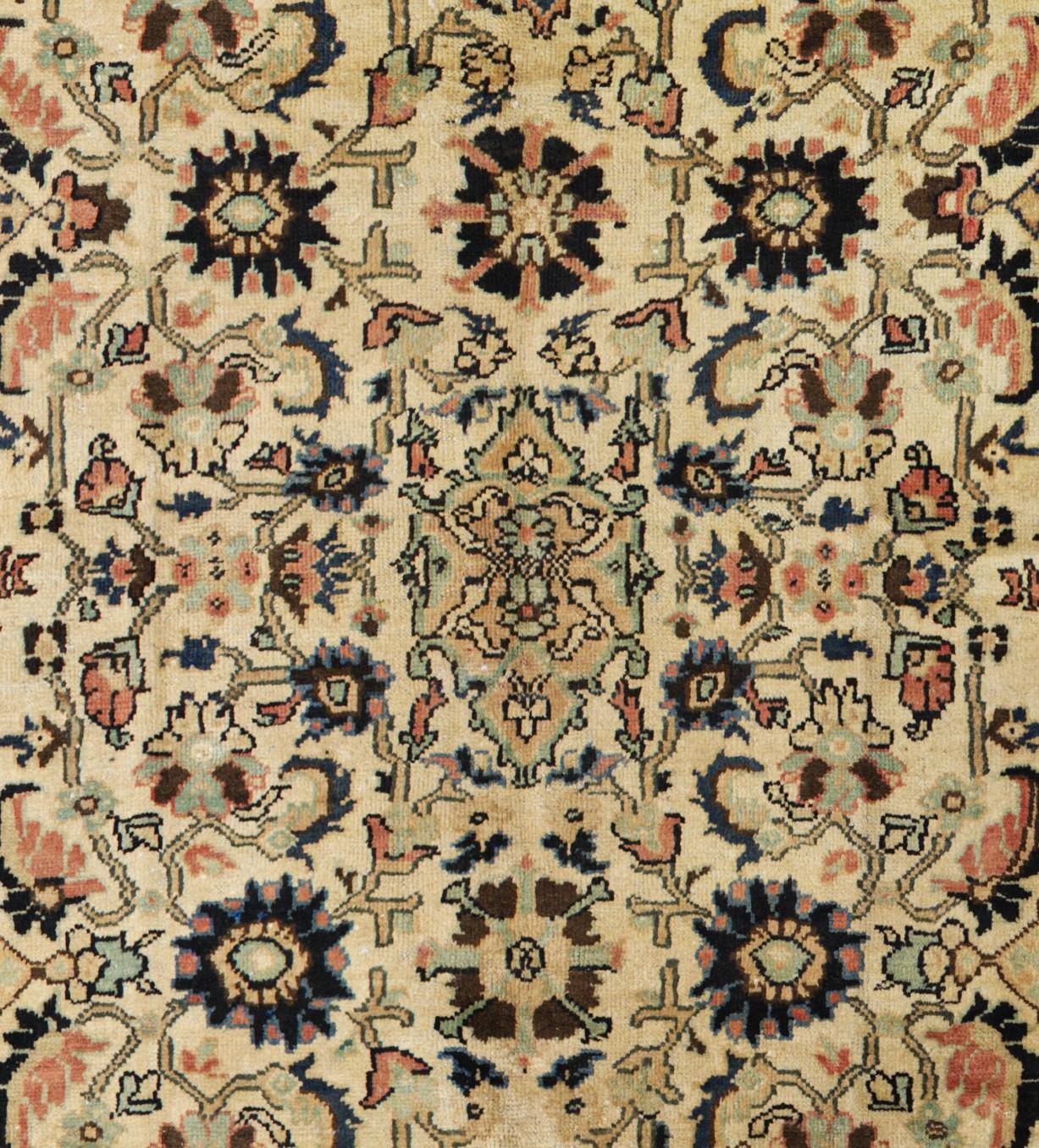 Beige Persian Wool Hand Knotted Rug 7 ft x 10 ft, Floral Harmony Lana en venta