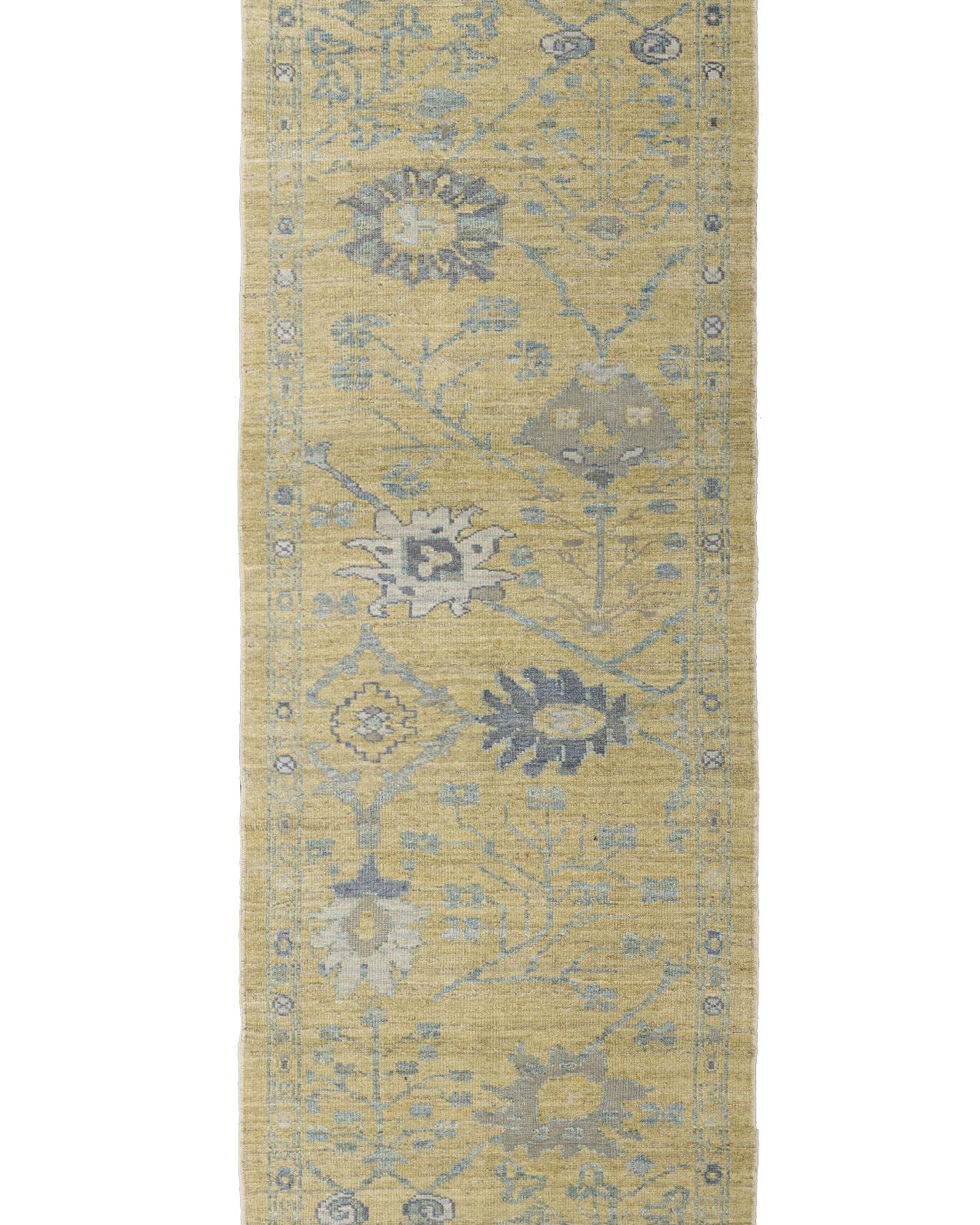 Runner beige in lana persiana annodata a mano 3 ft x 18 ft , Gallery per il corridoio In condizioni ottime in vendita a Dallas, TX