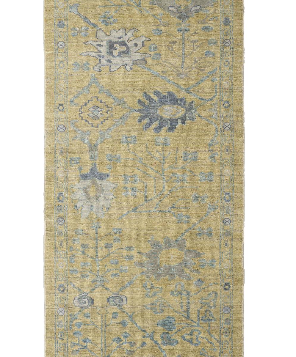 Fine XX secolo Runner beige in lana persiana annodata a mano 3 ft x 18 ft , Gallery per il corridoio in vendita