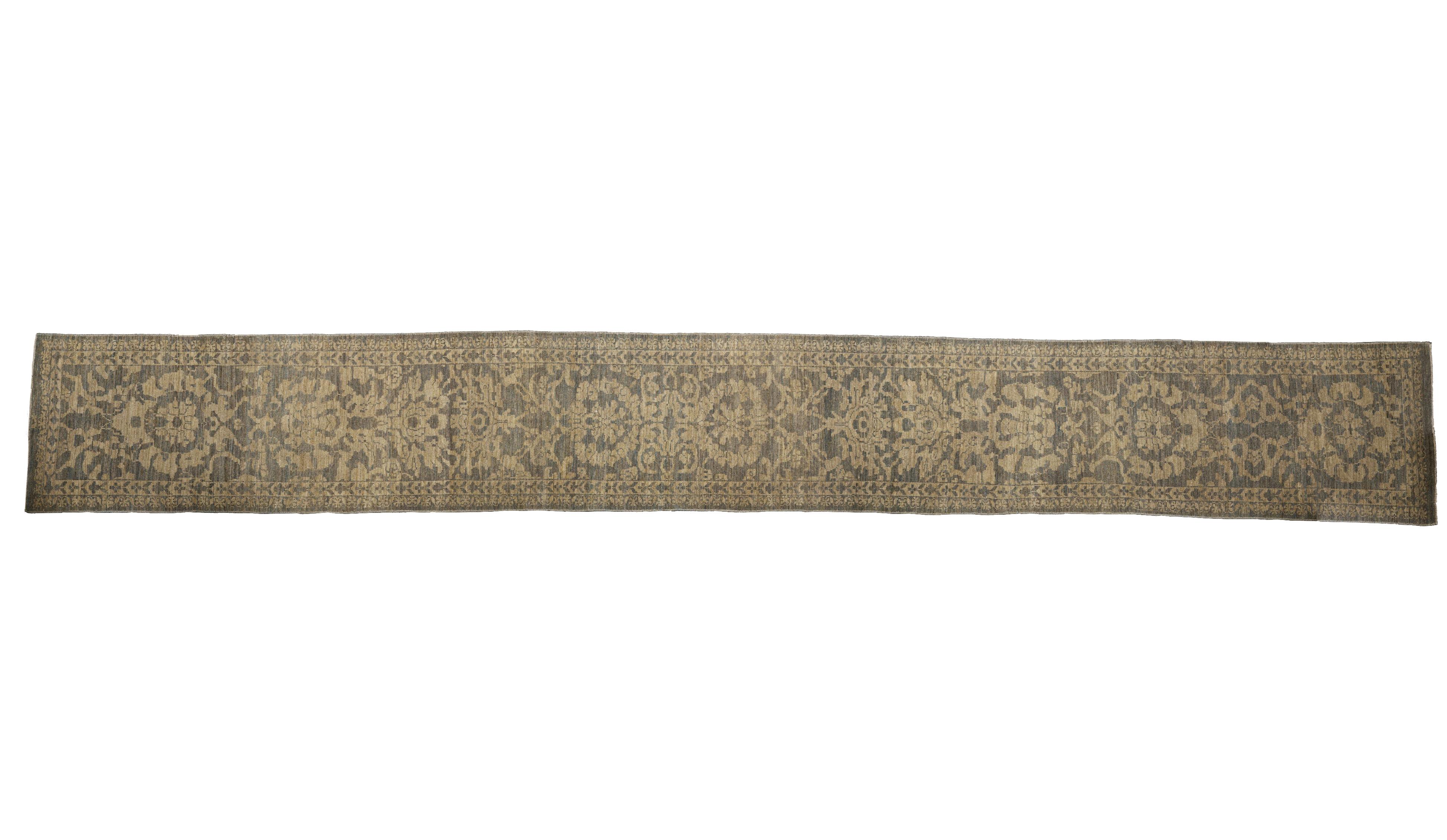 Laine Tapis de course beige en laine persane nouée à la main 2 ft x 20 ft, Parchment Sage Harmony en vente