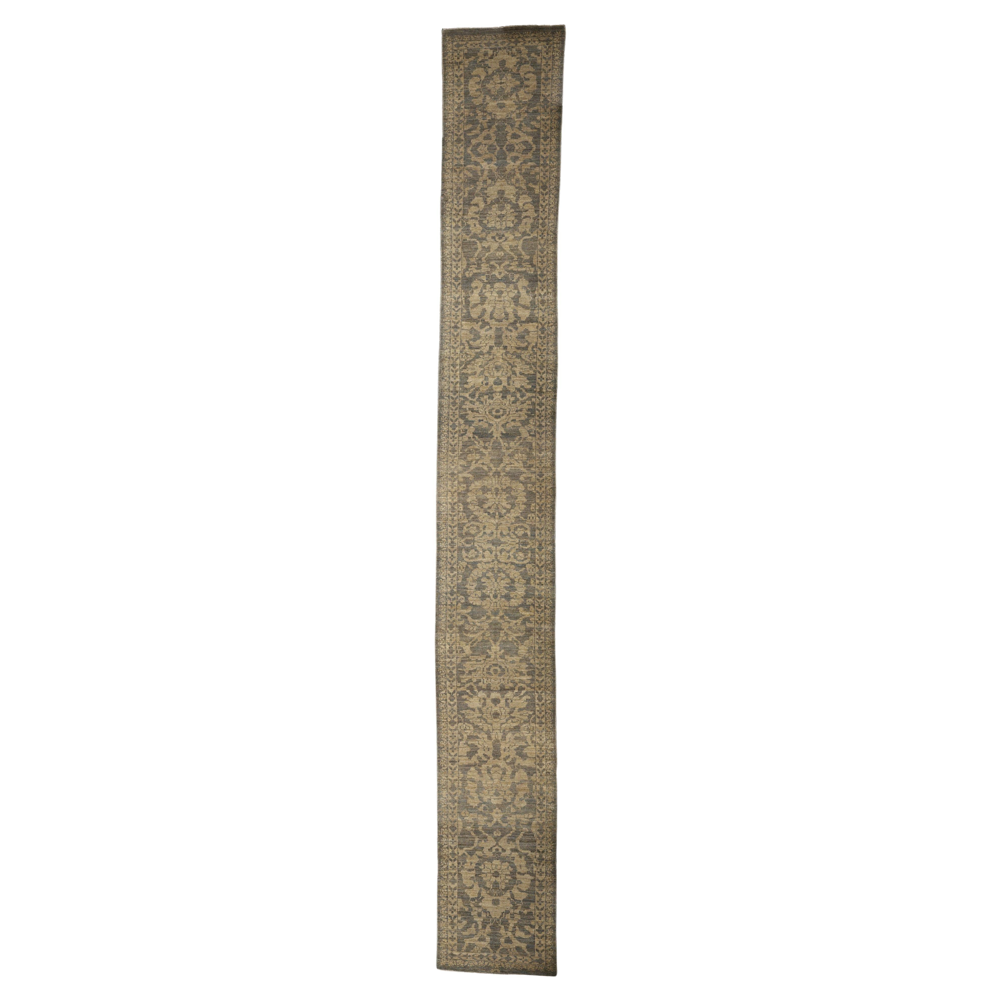 Tapis de course beige en laine persane nouée à la main 2 ft x 20 ft, Parchment Sage Harmony en vente