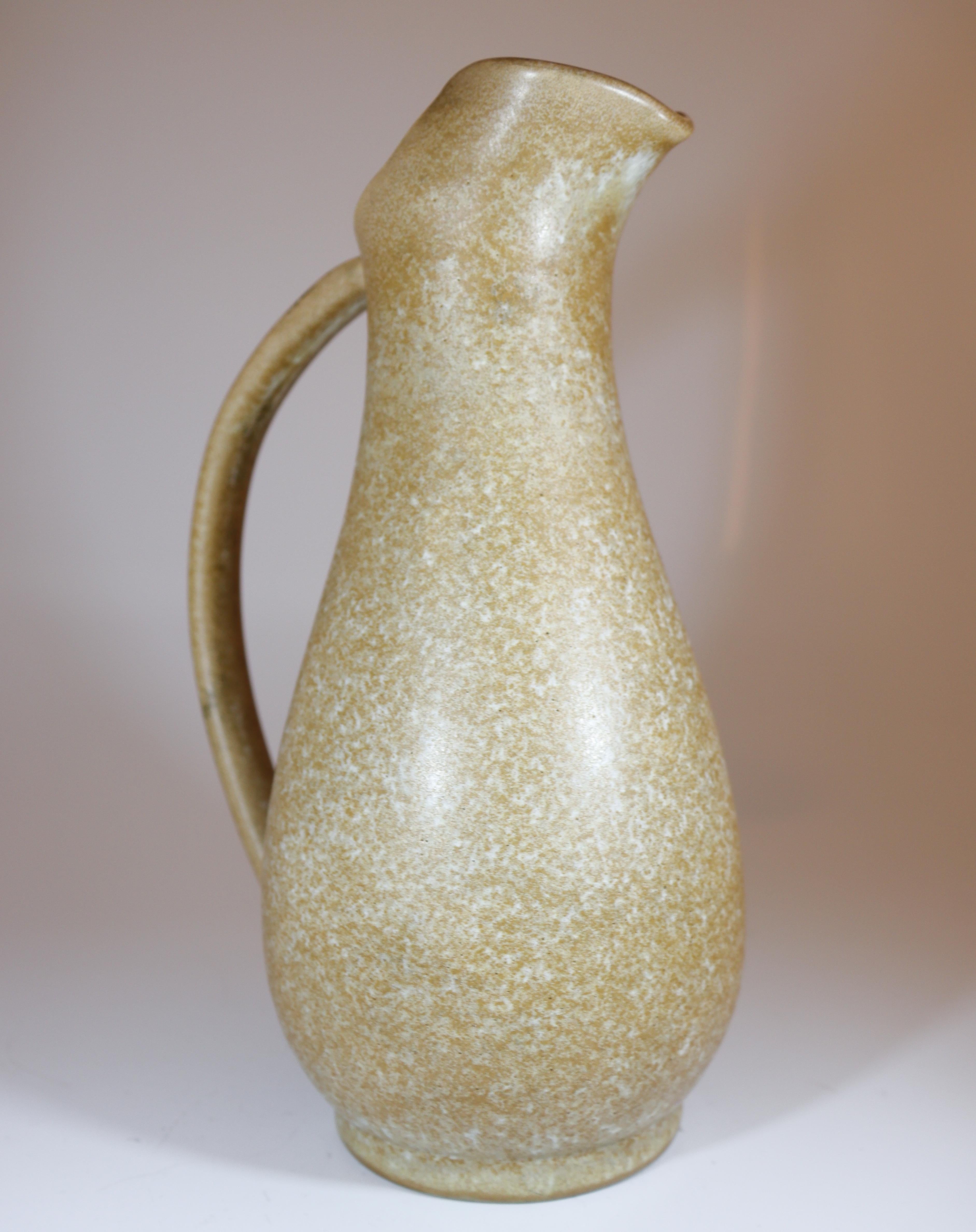Pichet en céramique beige Ewald Dahlskog des années 1930, Bo Fajans, Suède Excellent état - En vente à Stockholm, SE