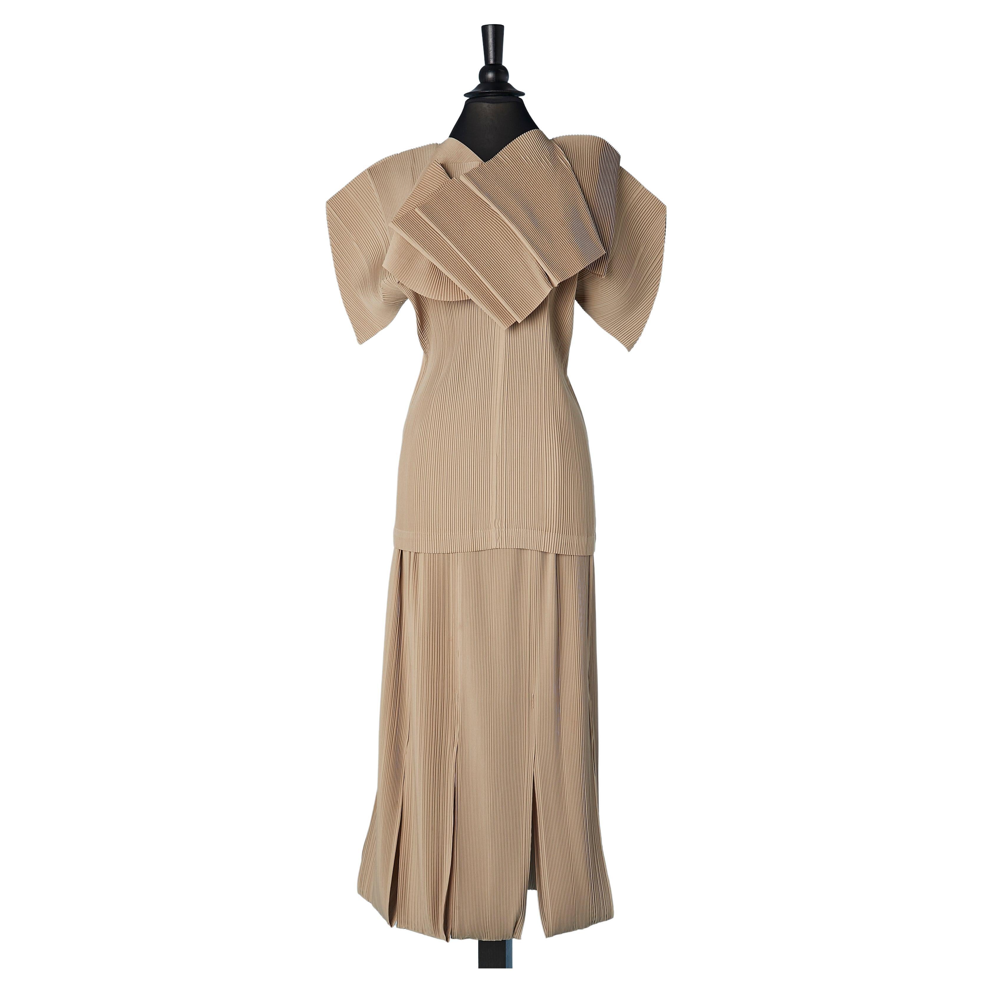 Issey Miyake Haut Et Jupe Pliss s Beige En Vente Sur 1stDibs Issey Miyake Haut Et Jupe Pliss s Beige En Vente Sur 1stDibs