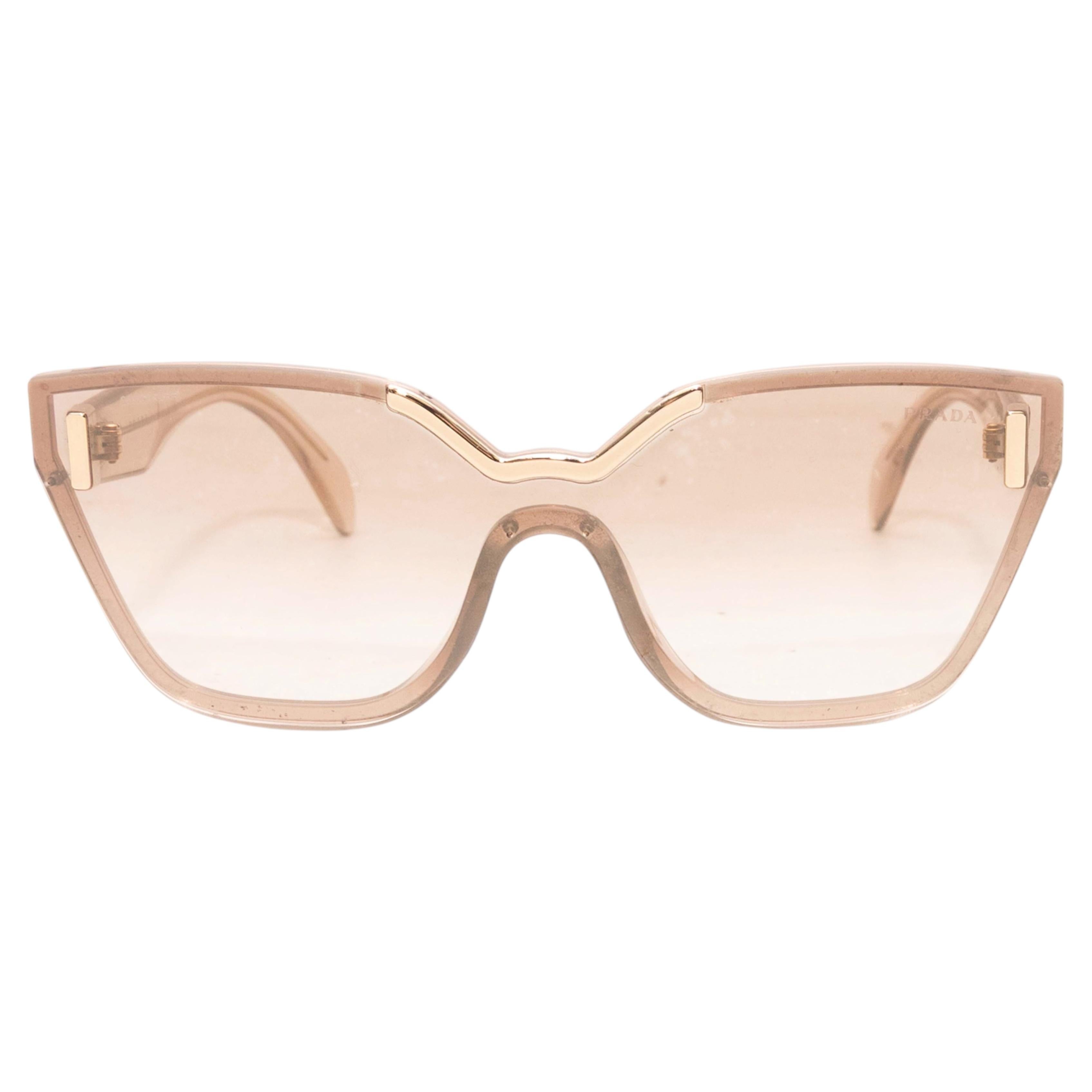 Lunettes de soleil Prada « œil de chat » beiges en vente