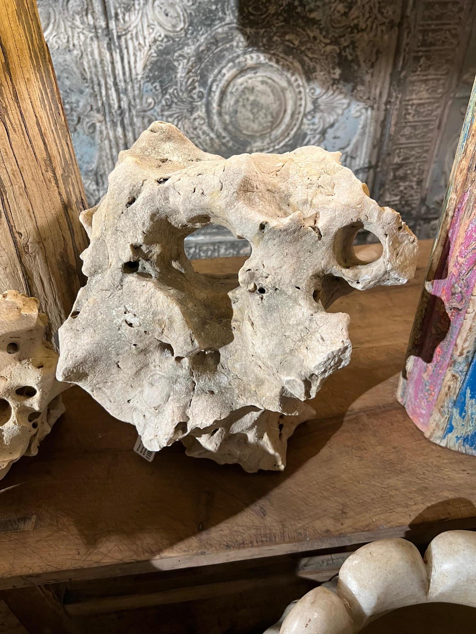 Escultura prehistórica de piedra beige, Indonesia en Bueno estado para la venta en New York, NY