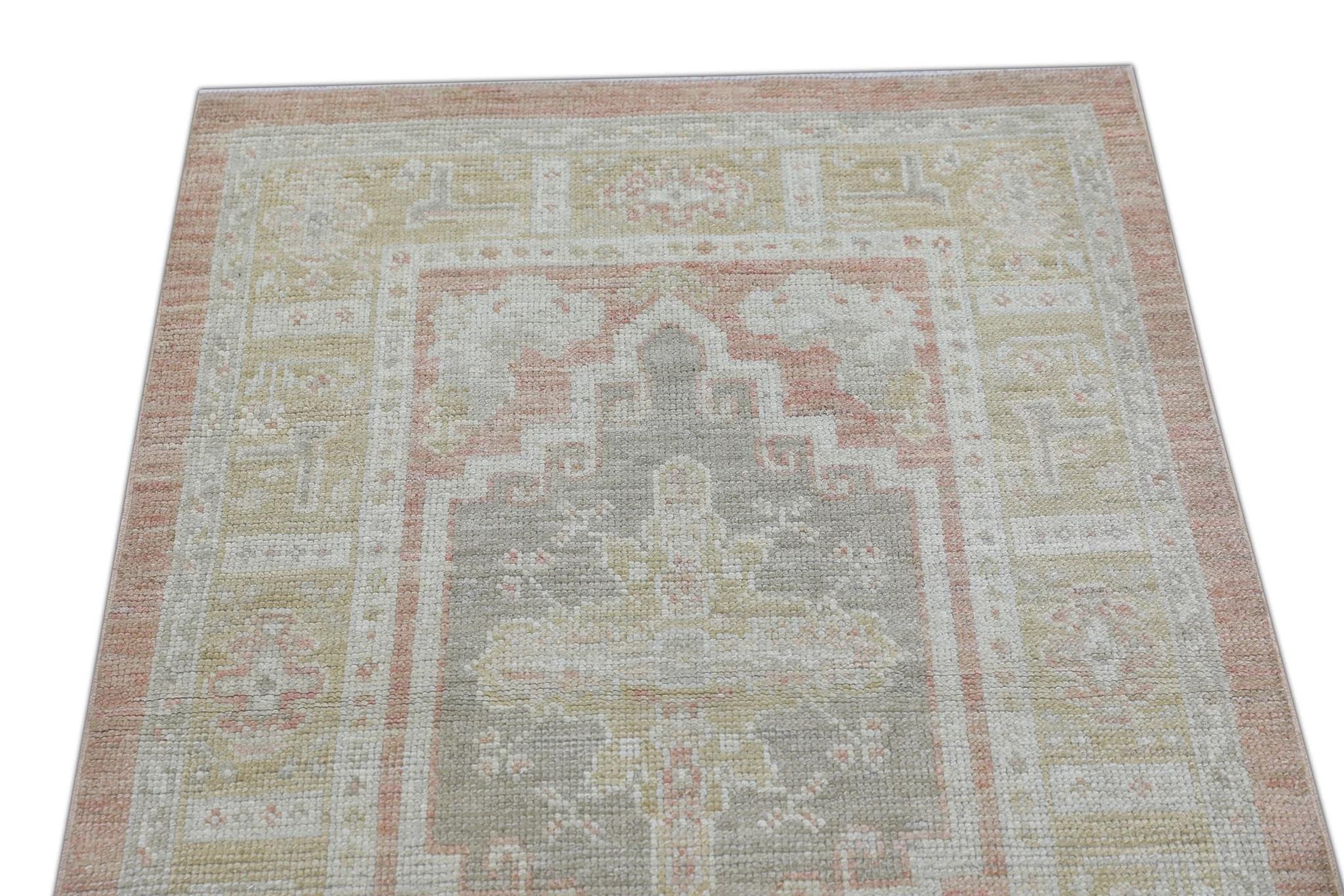 Handgewebter türkischer Oushak-Teppich aus Wolle in Beige & Rot 3' x 4'3