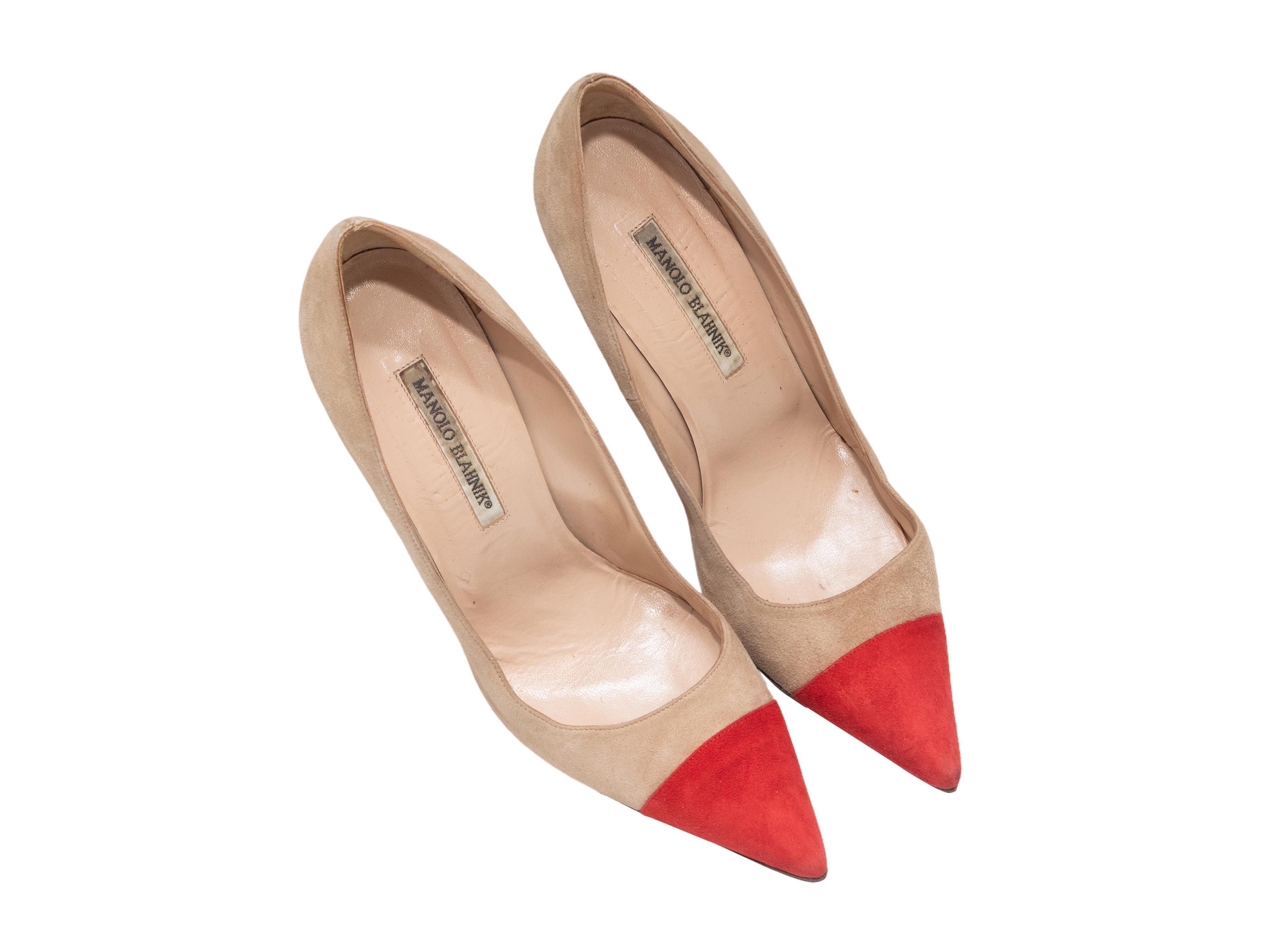 Décolleté a punta in pelle scamosciata beige e rossa di Manolo Blahnik. Altezza tacco 4,5