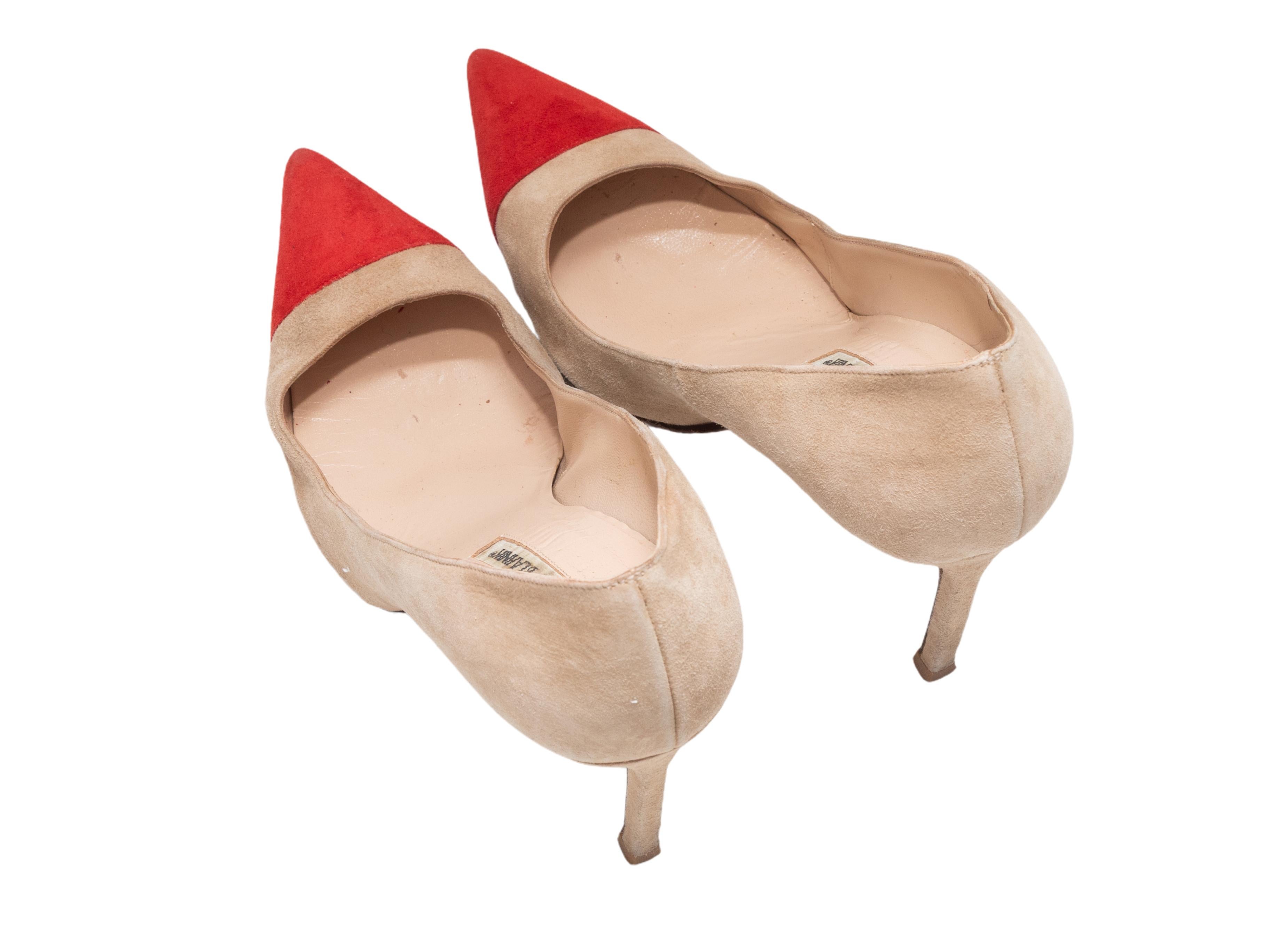 Beige & Red Manolo Blahnik Suede Pointed Cap-Toe Pumps Size 40 In condizioni buone in vendita a New York, NY