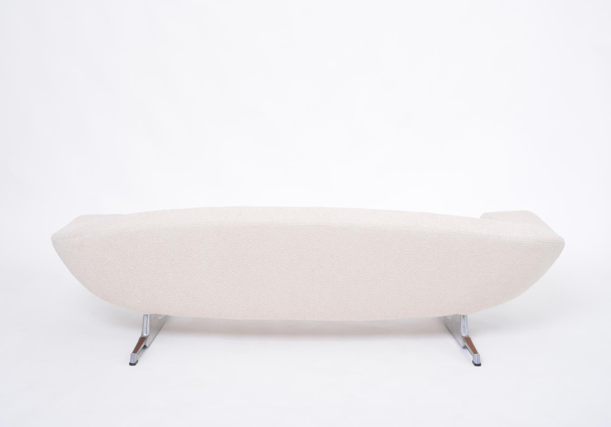 Beige reupholstered Mid-Century Modern Sofa model Saturn by Hans-Erik Johansson 3
