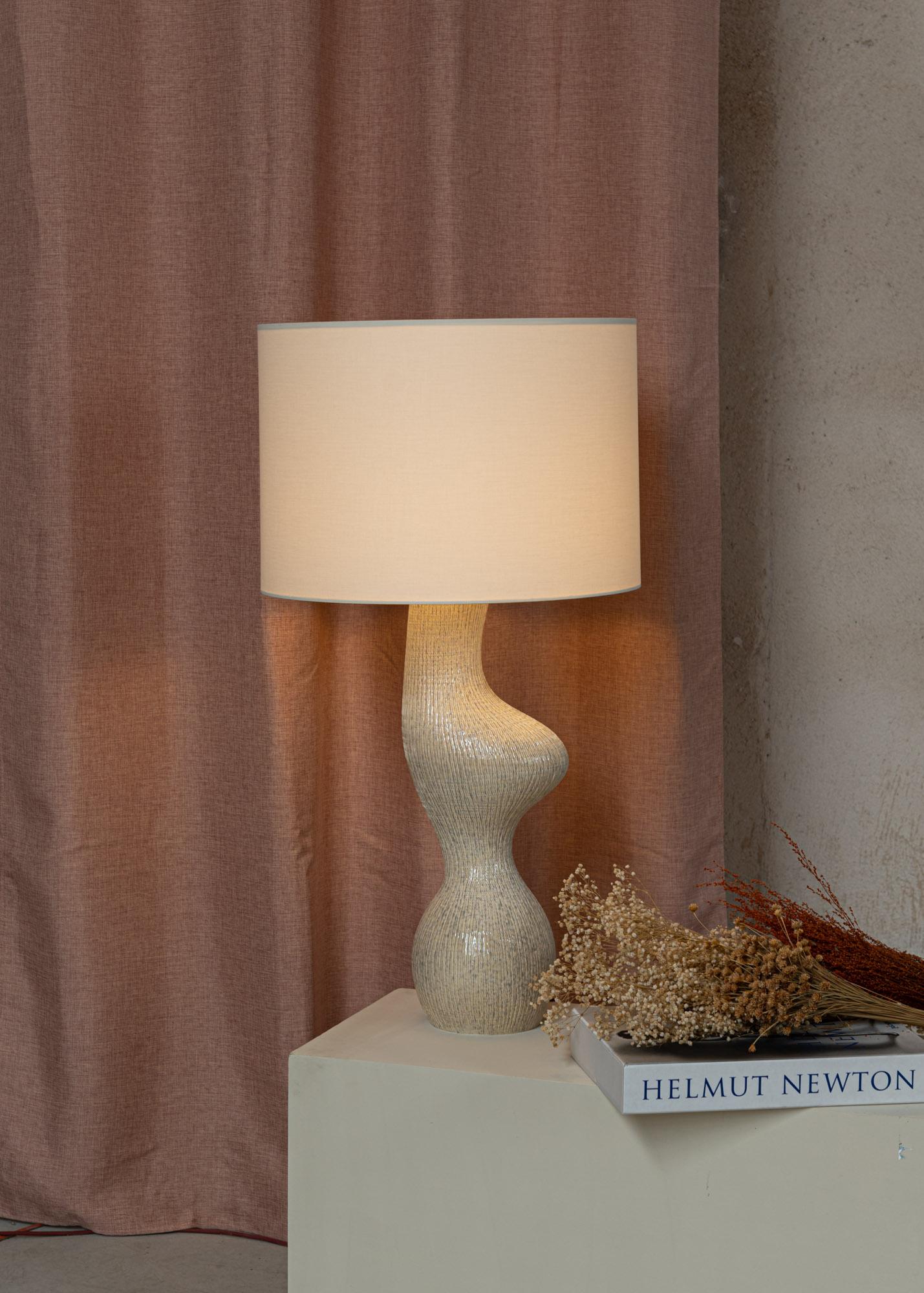 Beige Ribbed Ceramic Venuso Table Lamp by Simone & Marcel In New Condition For Sale In Geneve, CH