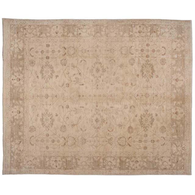 Beige Pattern E Rug Traditional Style Rug in Beige and Cream For Sale at 1stDibs