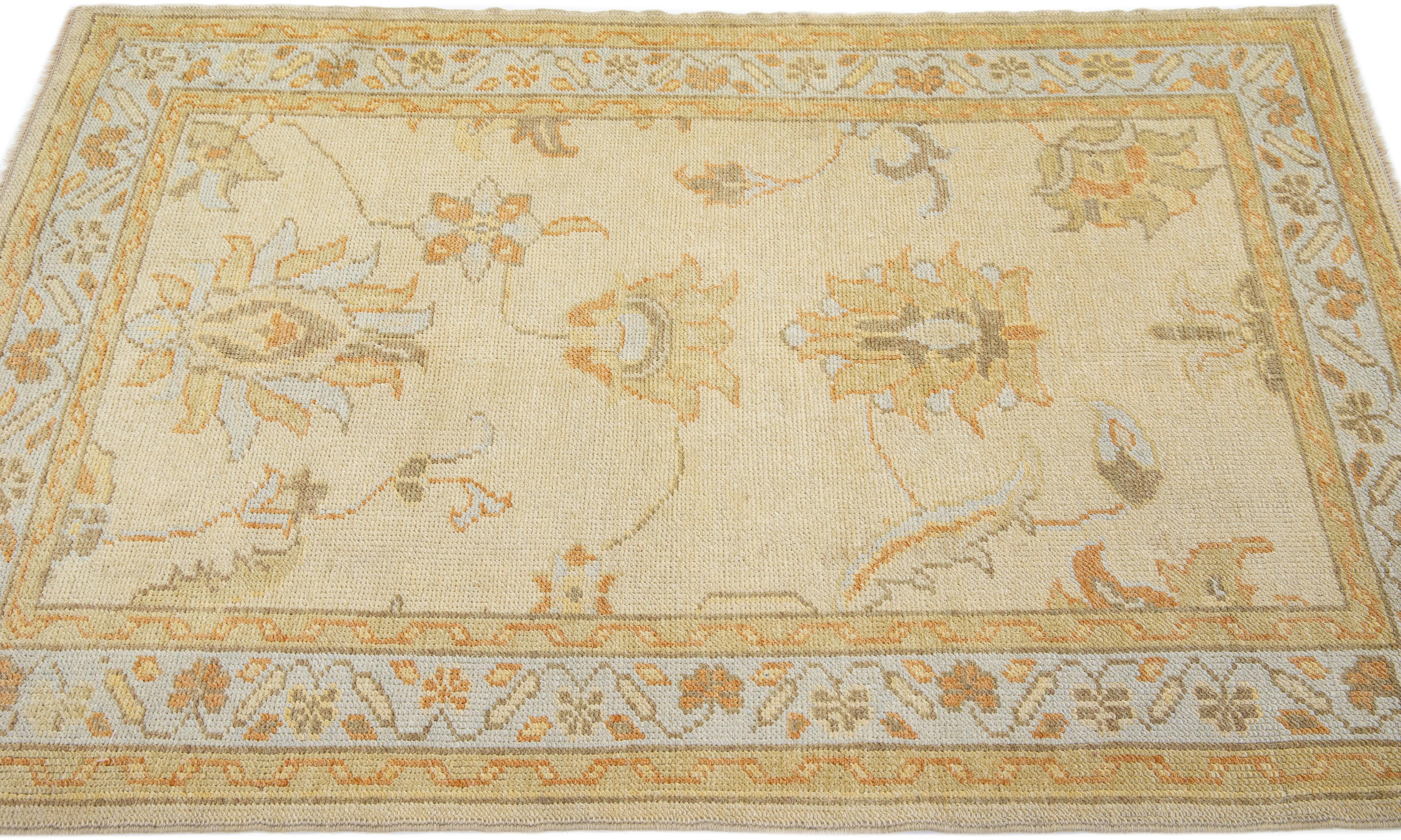 Beige Scatter Turkish Oushak Wool Rug Handmade with Floral Motif In New Condition For Sale In Norwalk, CT
