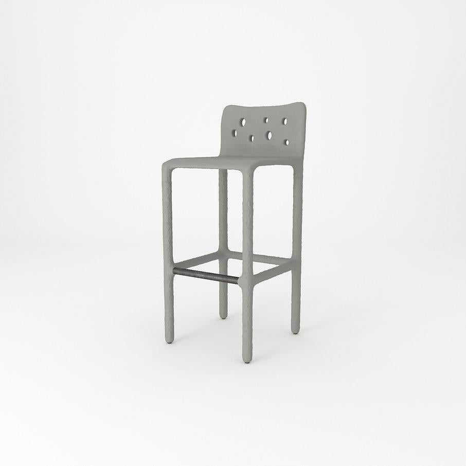Beigefarbener geformter zeitgenössischer Stuhl von Faina (Stahl) im Angebot