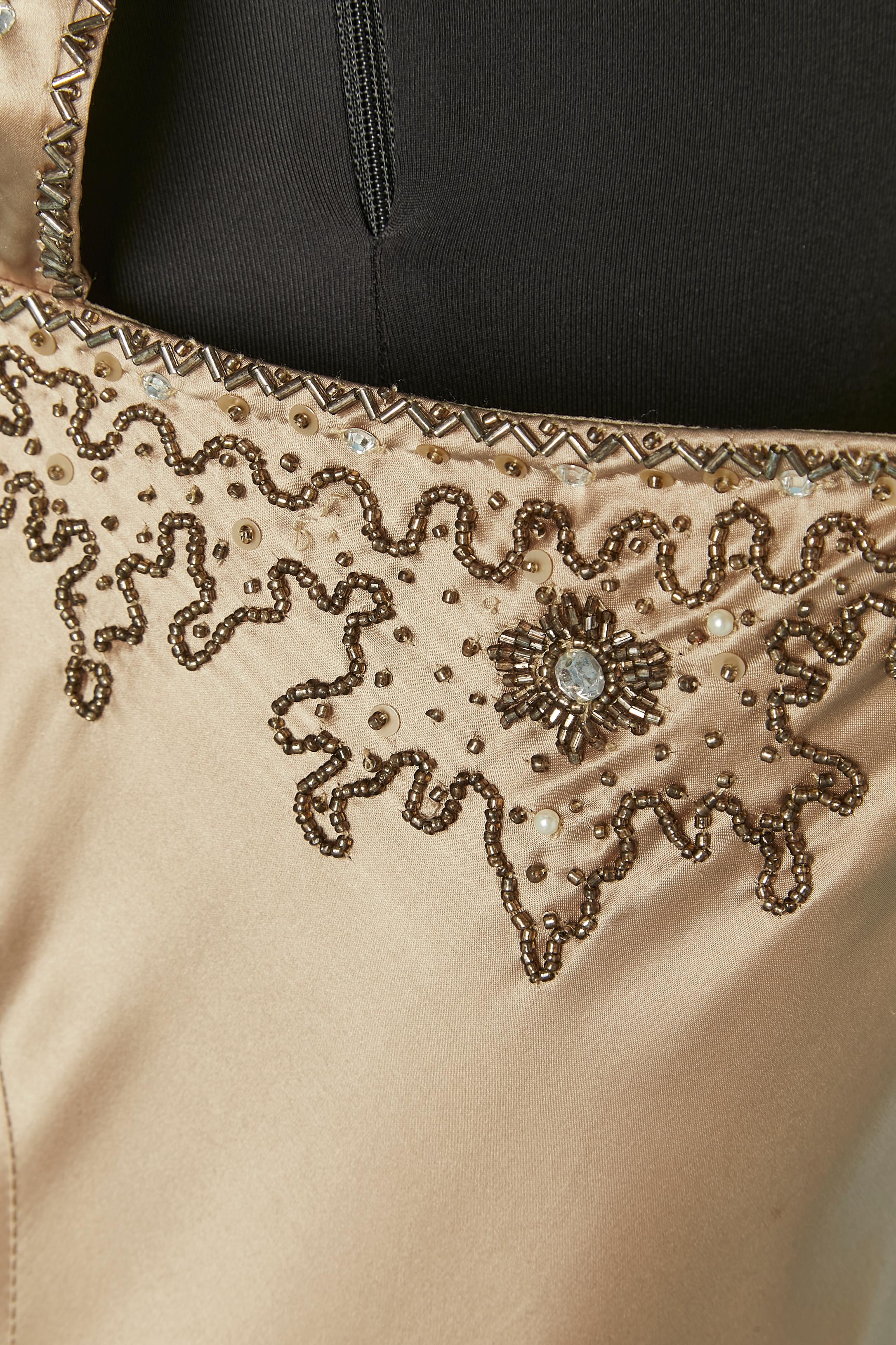 Beigefarbenes perlenbesetztes Cocktailkleid aus Seide VERSACE JEANS COUTURE Neu im Angebot 6