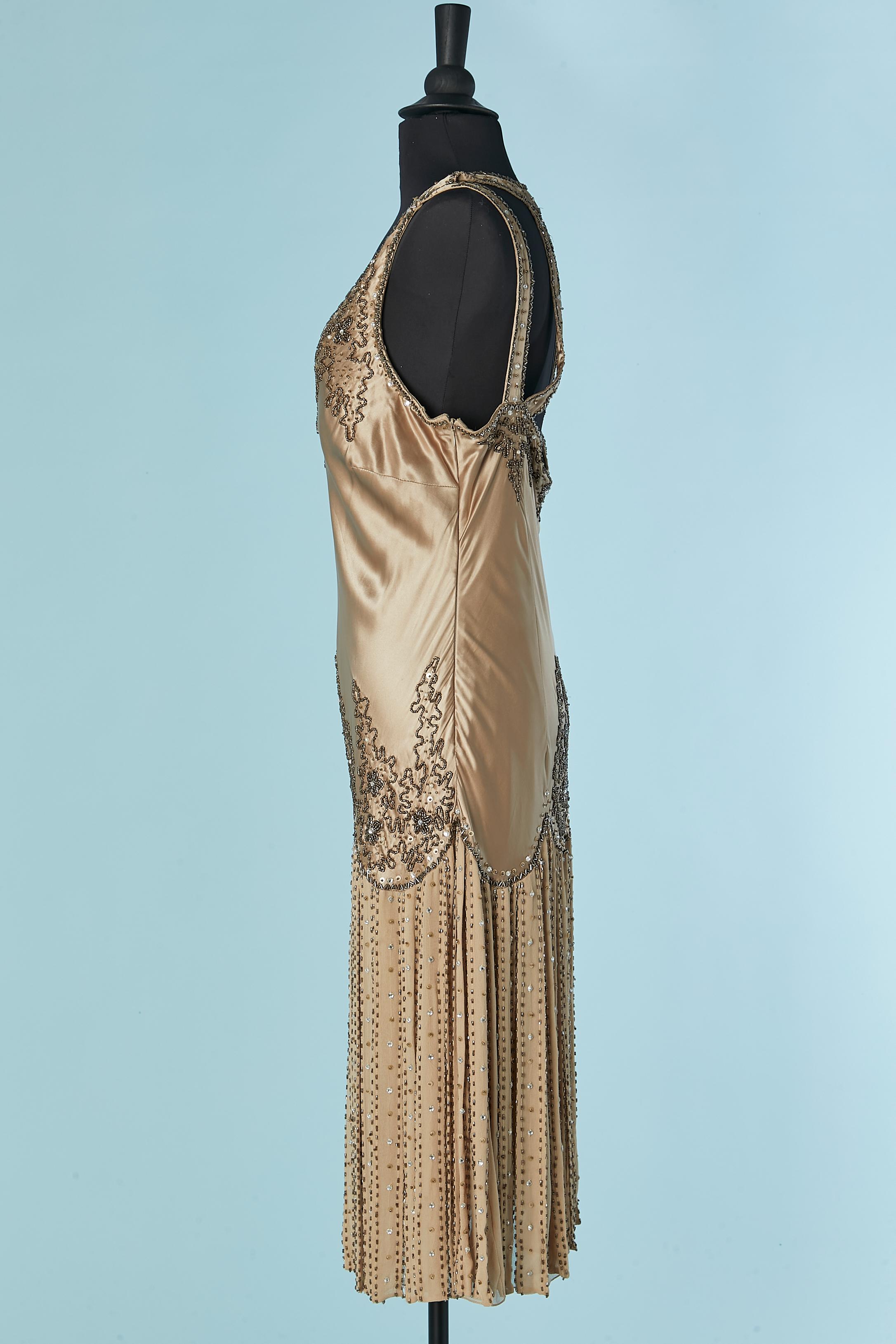 Beigefarbenes perlenbesetztes Cocktailkleid aus Seide VERSACE JEANS COUTURE Neu im Angebot 2