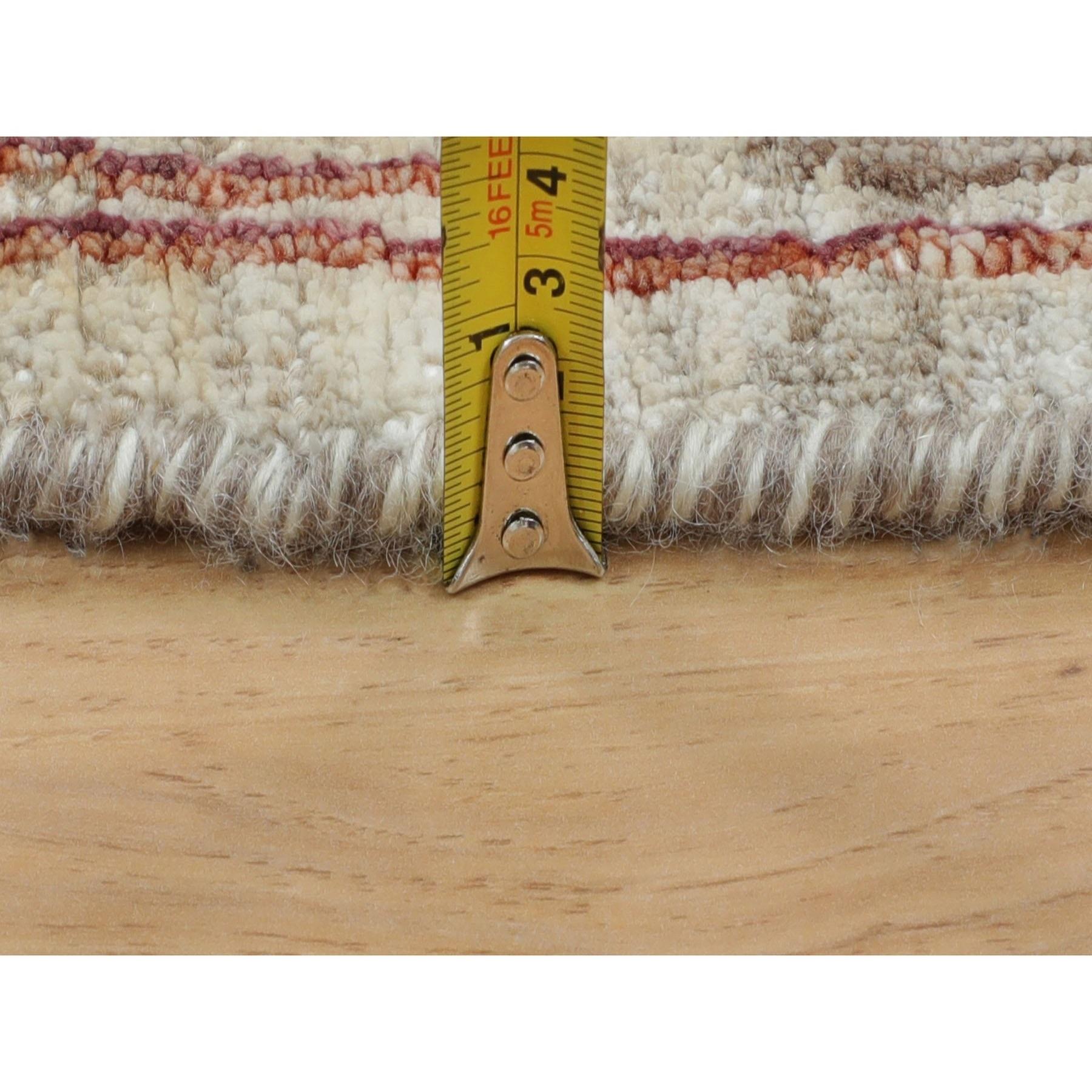 Tappeto orientale rotondo beige in seta con lana strutturata Tabriz annodato a mano 10' x 10' in vendita 4
