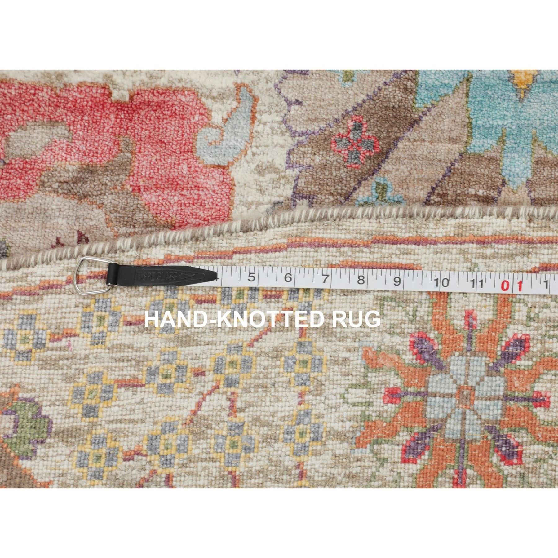 Tappeto orientale rotondo beige in seta con lana strutturata Tabriz annodato a mano 10' x 10' in vendita 5