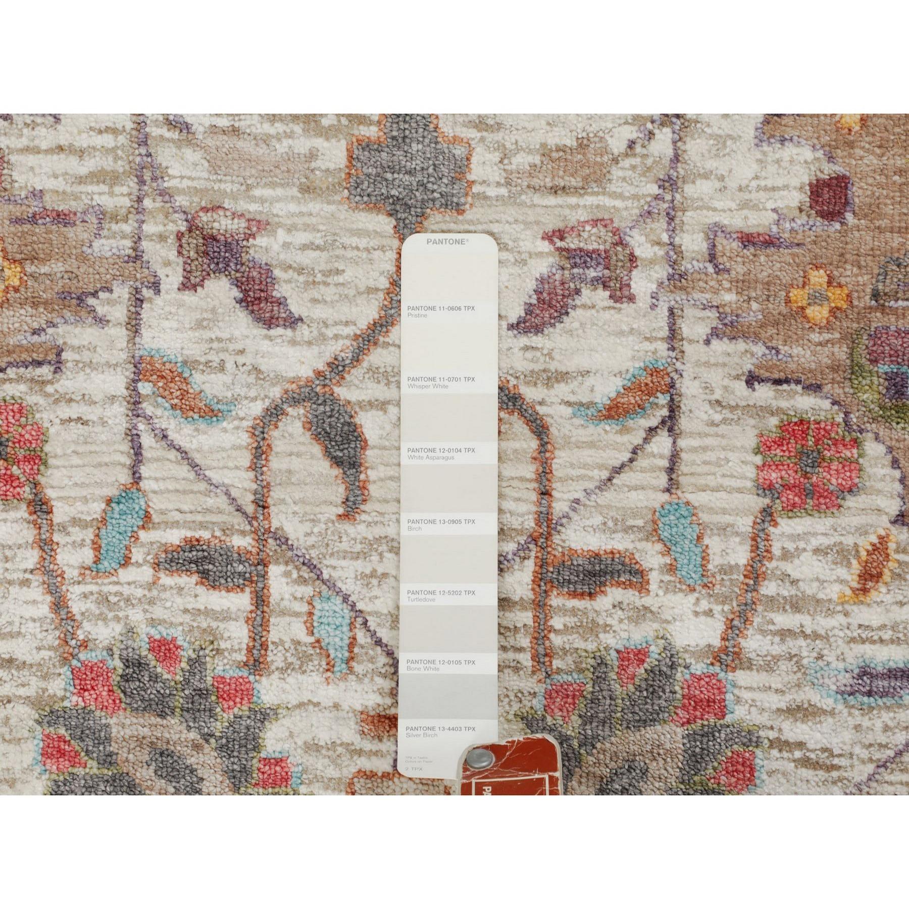 Tappeto orientale rotondo beige in seta con lana strutturata Tabriz annodato a mano 10' x 10' in vendita 1