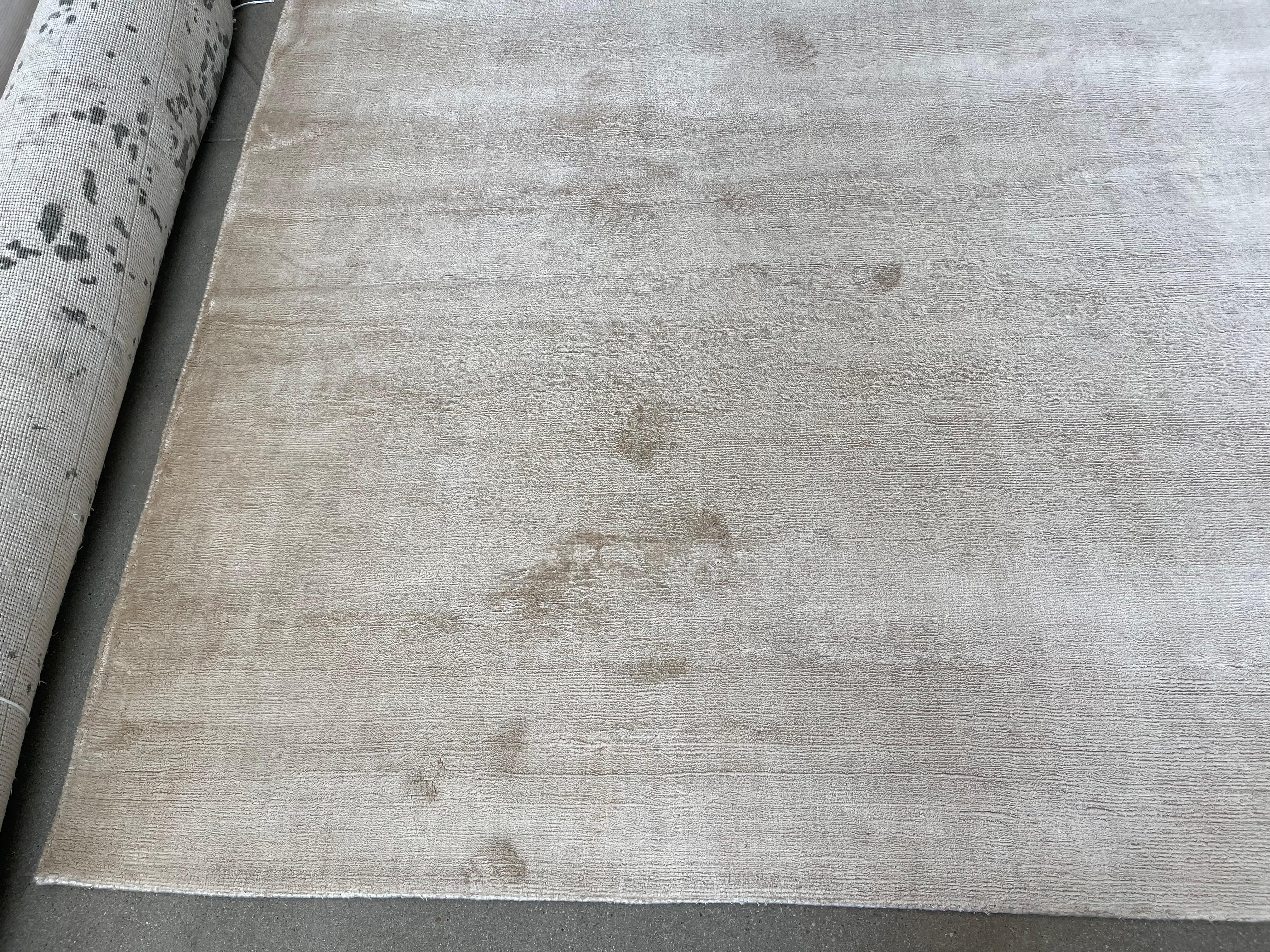 Beige Solid Design Area Rug In New Condition For Sale In Los Angeles, CA