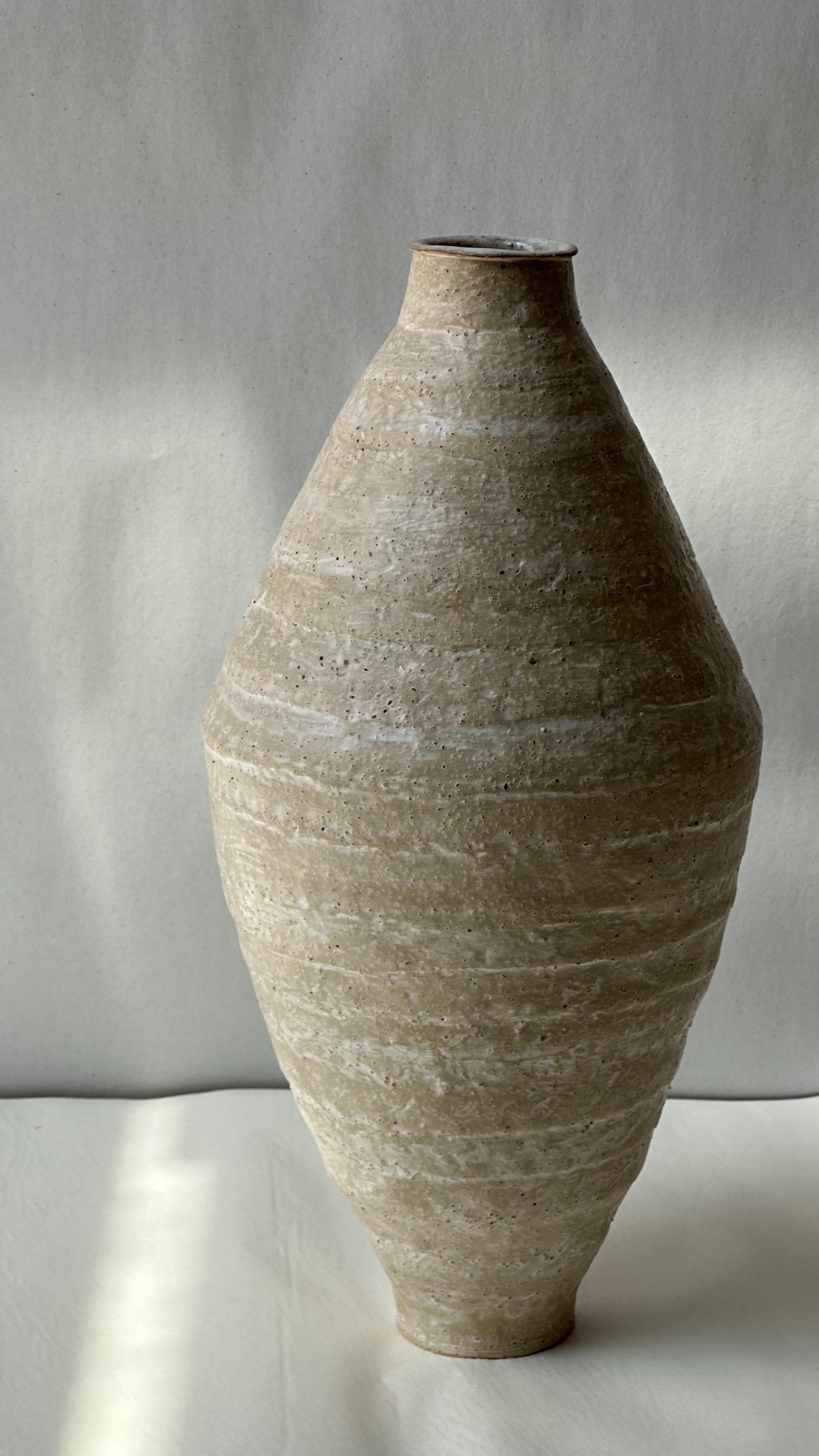 Beige Stoneware Amphora Vase by Elena Vasilantonaki In New Condition For Sale In Geneve, CH