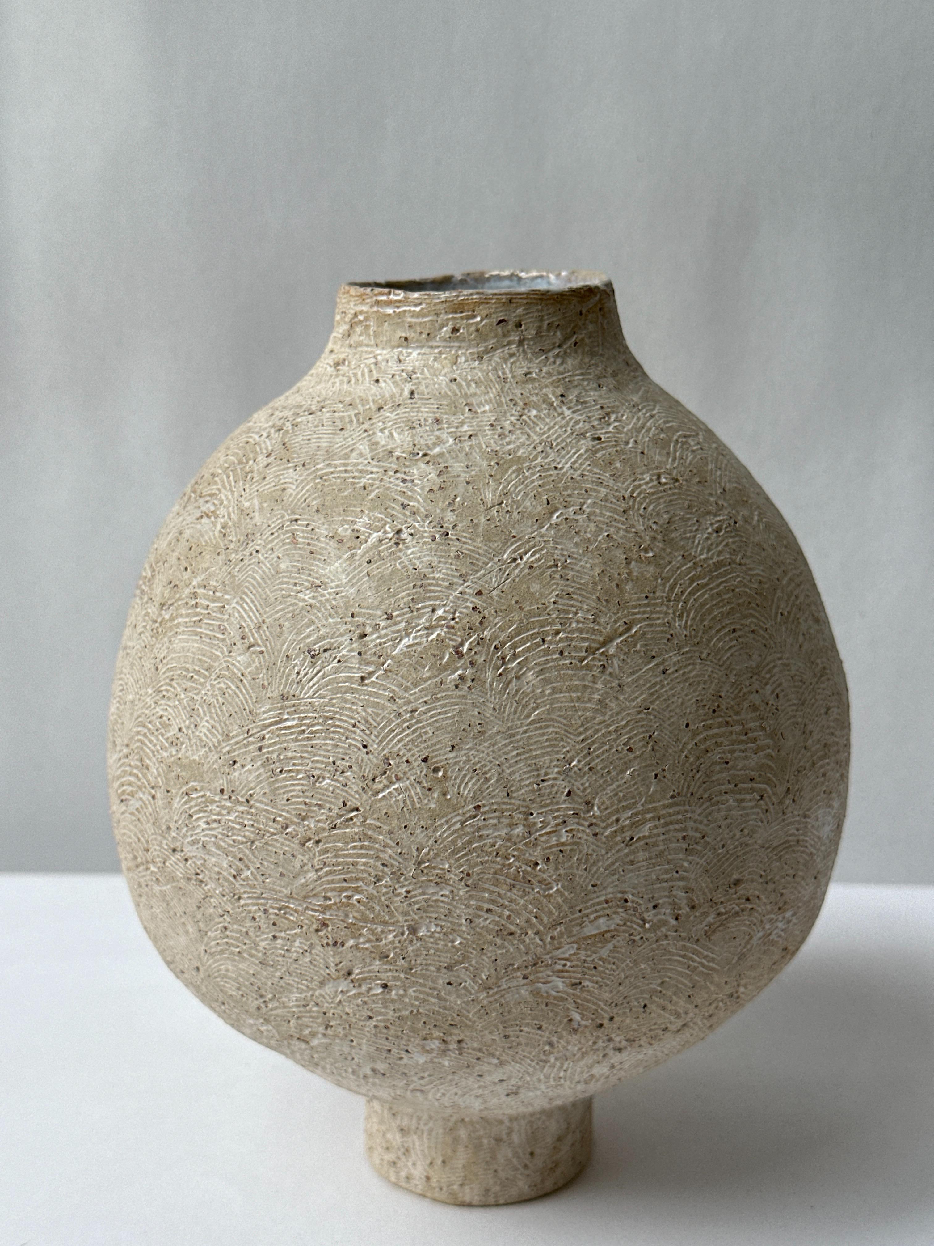 Beige Stoneware Coiled Moon Jar by Elena Vasilantonaki For Sale 2