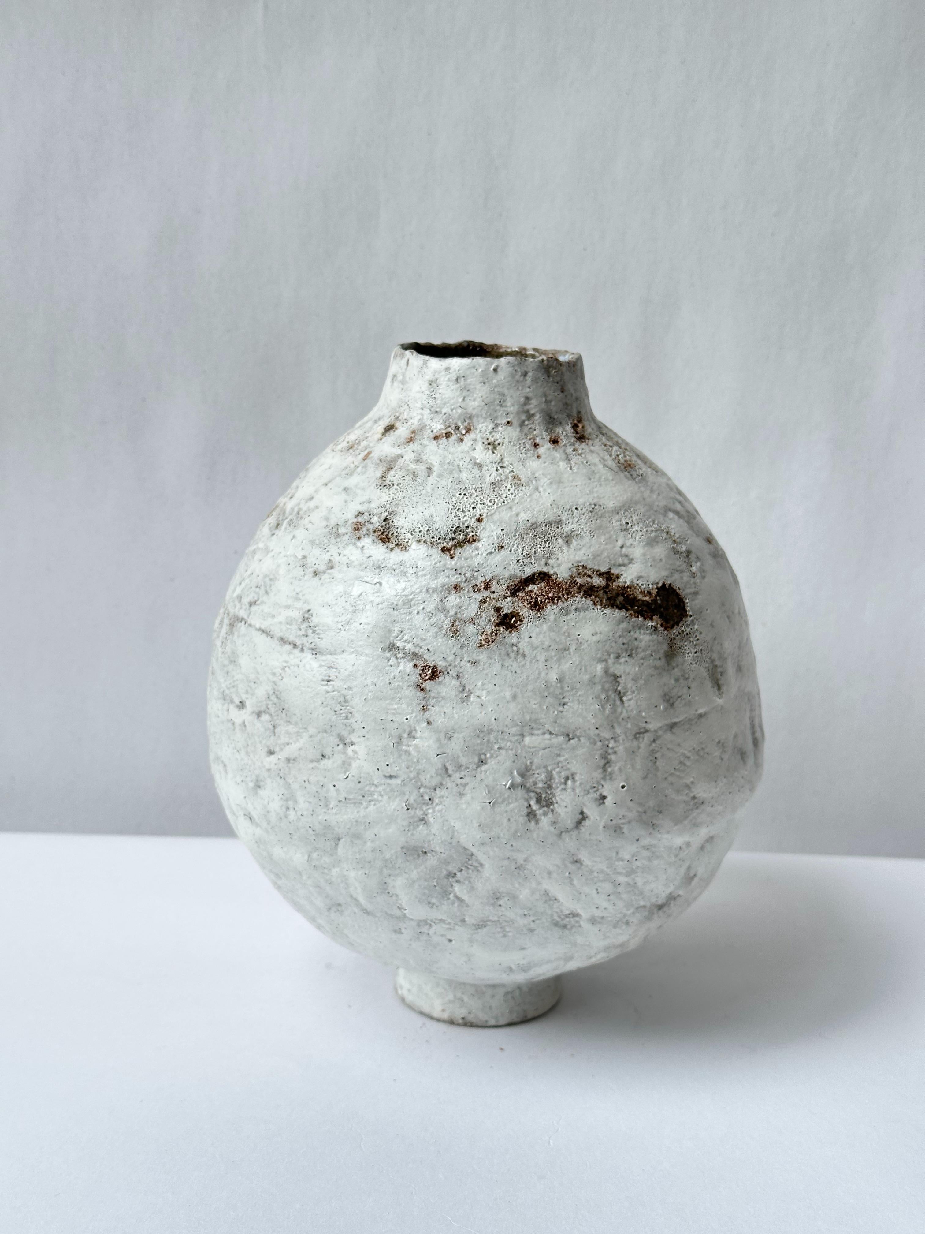 Beige Stoneware Coiled Moon Jar by Elena Vasilantonaki For Sale 5