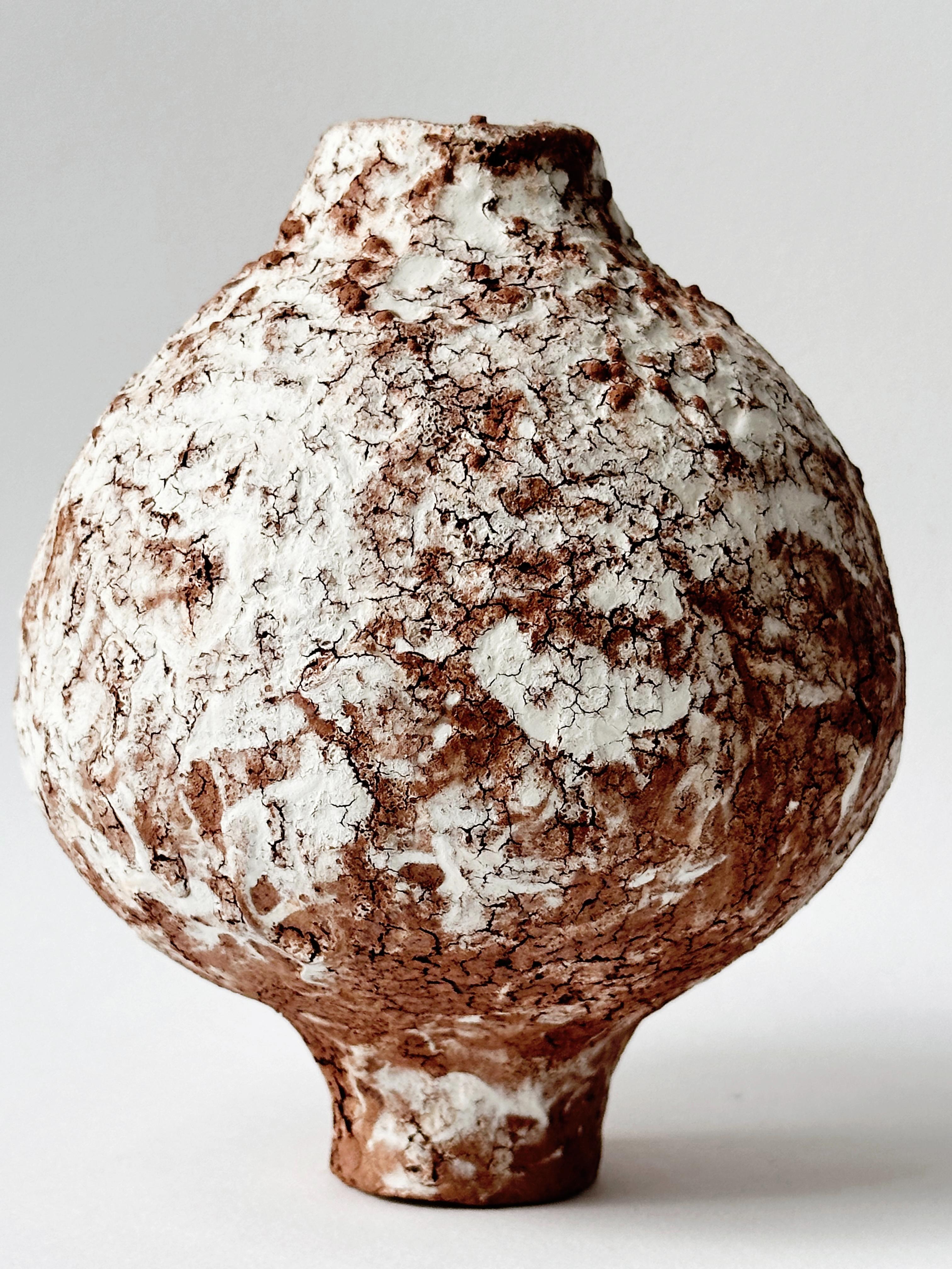 Beige Stoneware Coiled Moon Jar by Elena Vasilantonaki For Sale 7