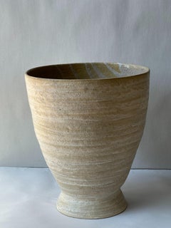 Beige Kratervase aus Steingut von Elena Vasilantonaki