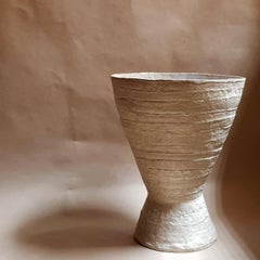 Beige Kratervase aus Steingut von Elena Vasilantonaki