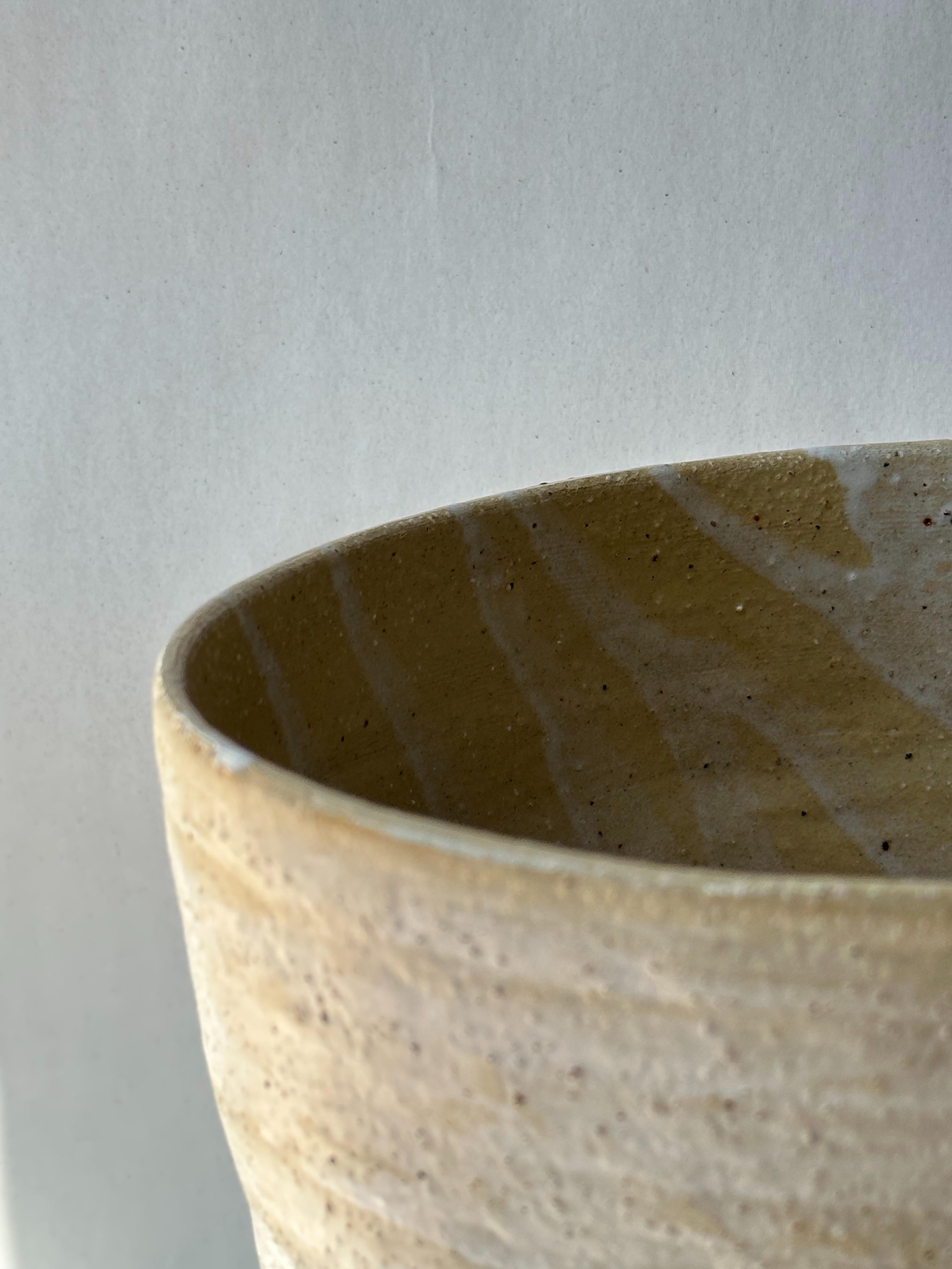 Beige Stoneware Krater Vase by Elena Vasilantonaki In New Condition For Sale In Geneve, CH
