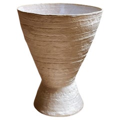 Beige Kratervase aus Steingut von Elena Vasilantonaki