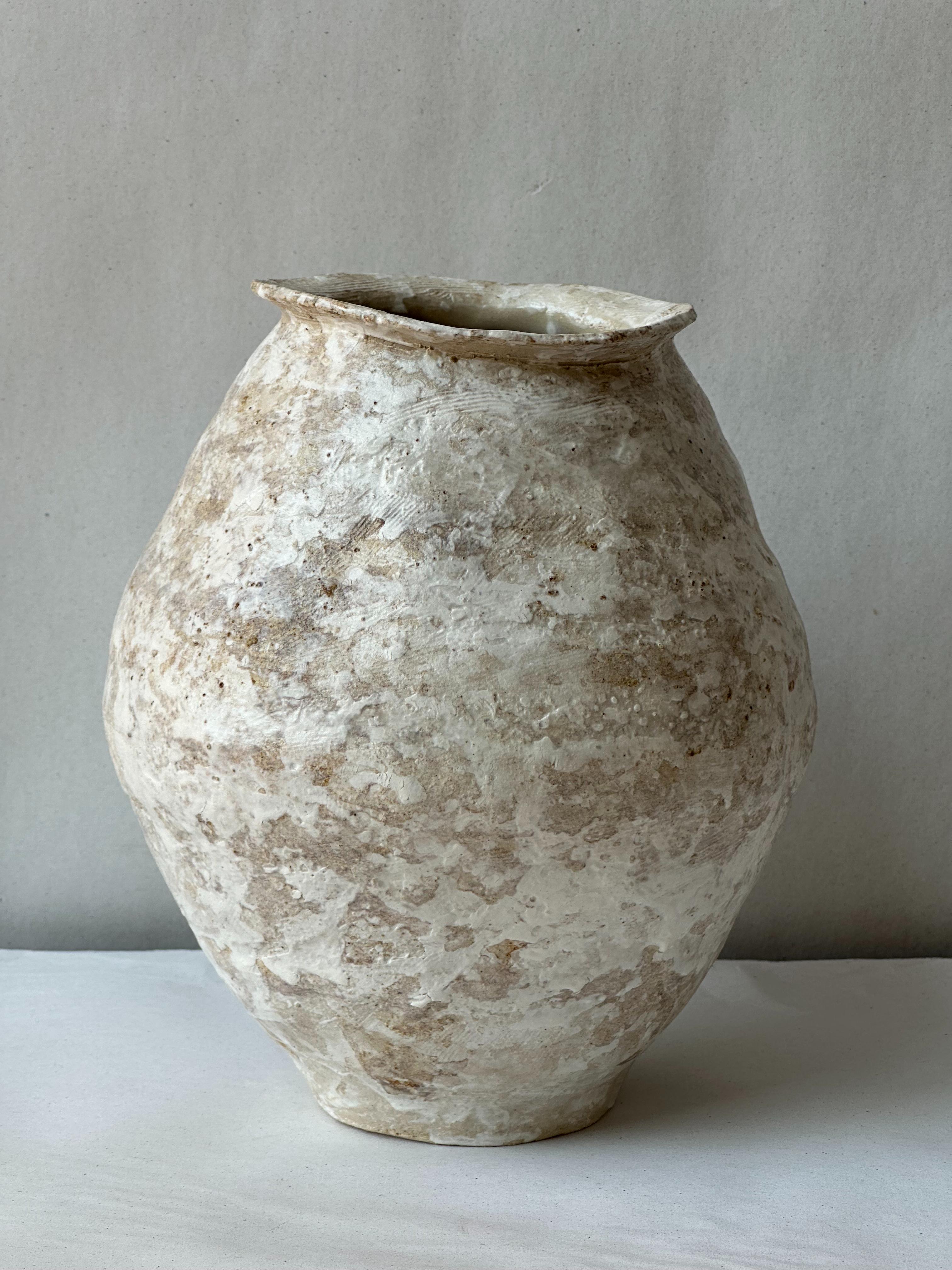 Beige Stoneware Sfondyli I Vase by Elena Vasilantonaki
Unique
Dimensions: ⌀ 30 x H 25 cm (Dimensions may vary)
Materials: Stoneware
Available finishes: Black, Beige, Brown, Red, White Patina

Growing up in Greece I was surrounded by pottery forms