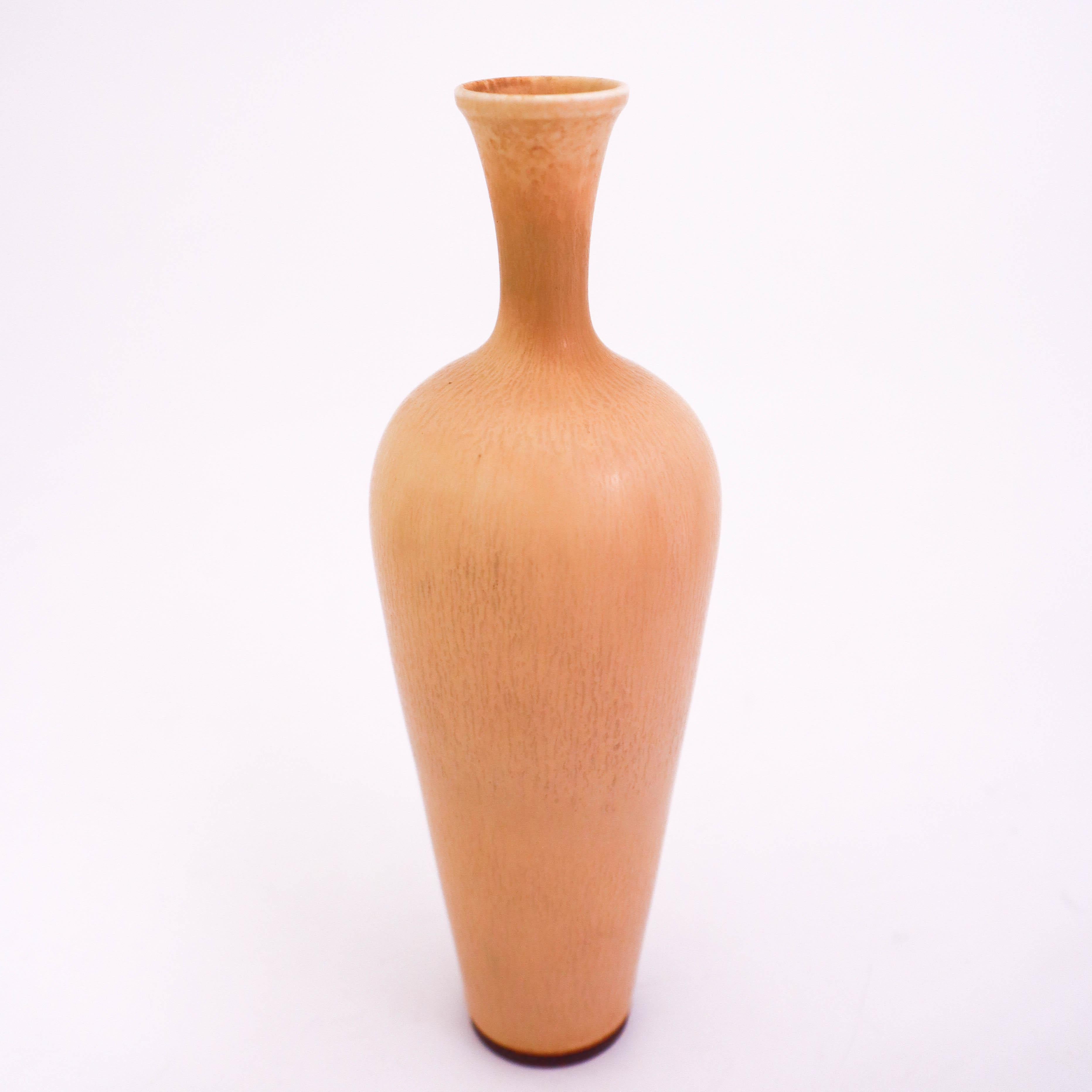 Scandinave moderne Vase en grès beige, Berndt Friberg, Gustavsberg, 1963 en vente