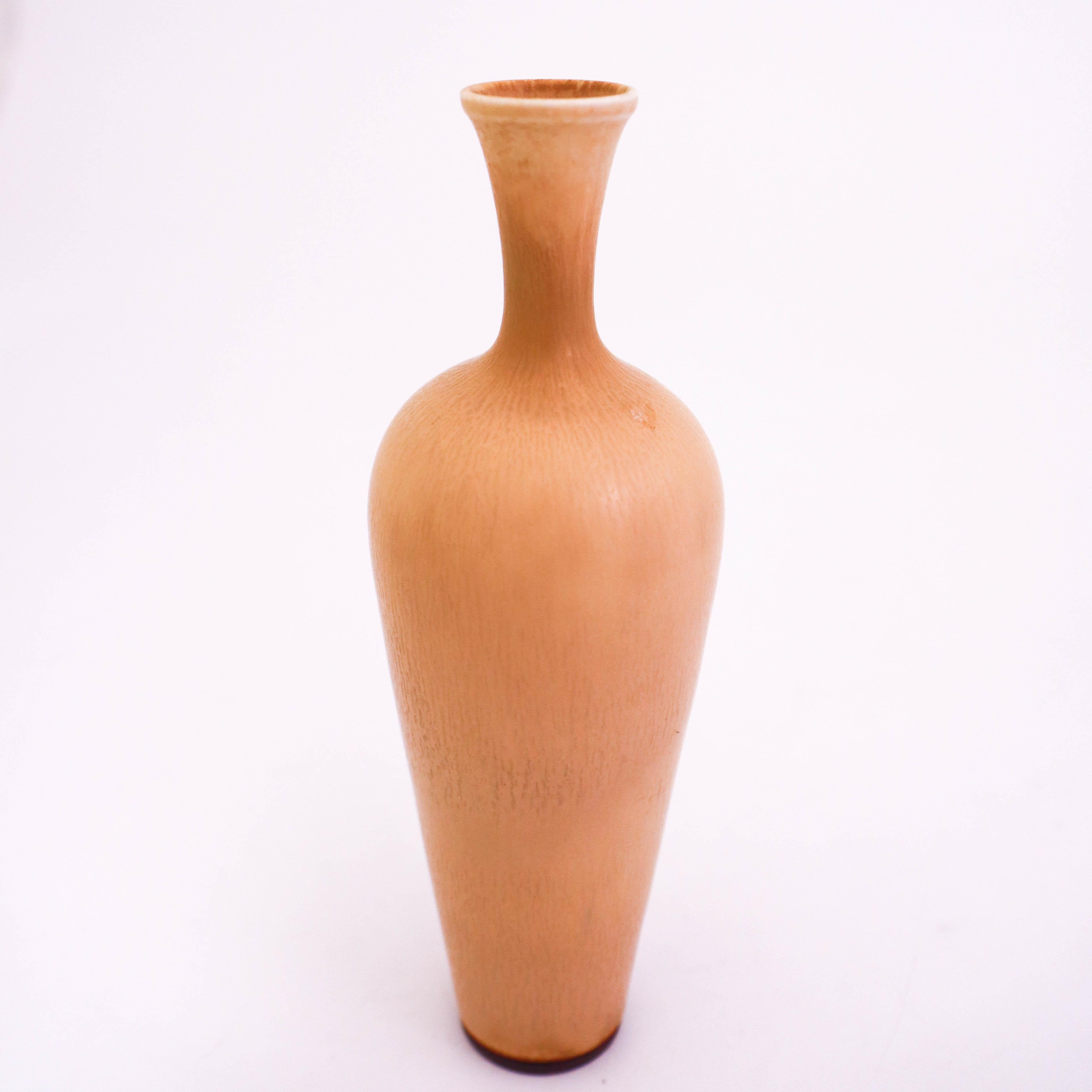 Beige Stoneware Vase, Berndt Friberg, Gustavsberg, 1963 - Scandinavian Modern In Excellent Condition For Sale In Stockholm, SE