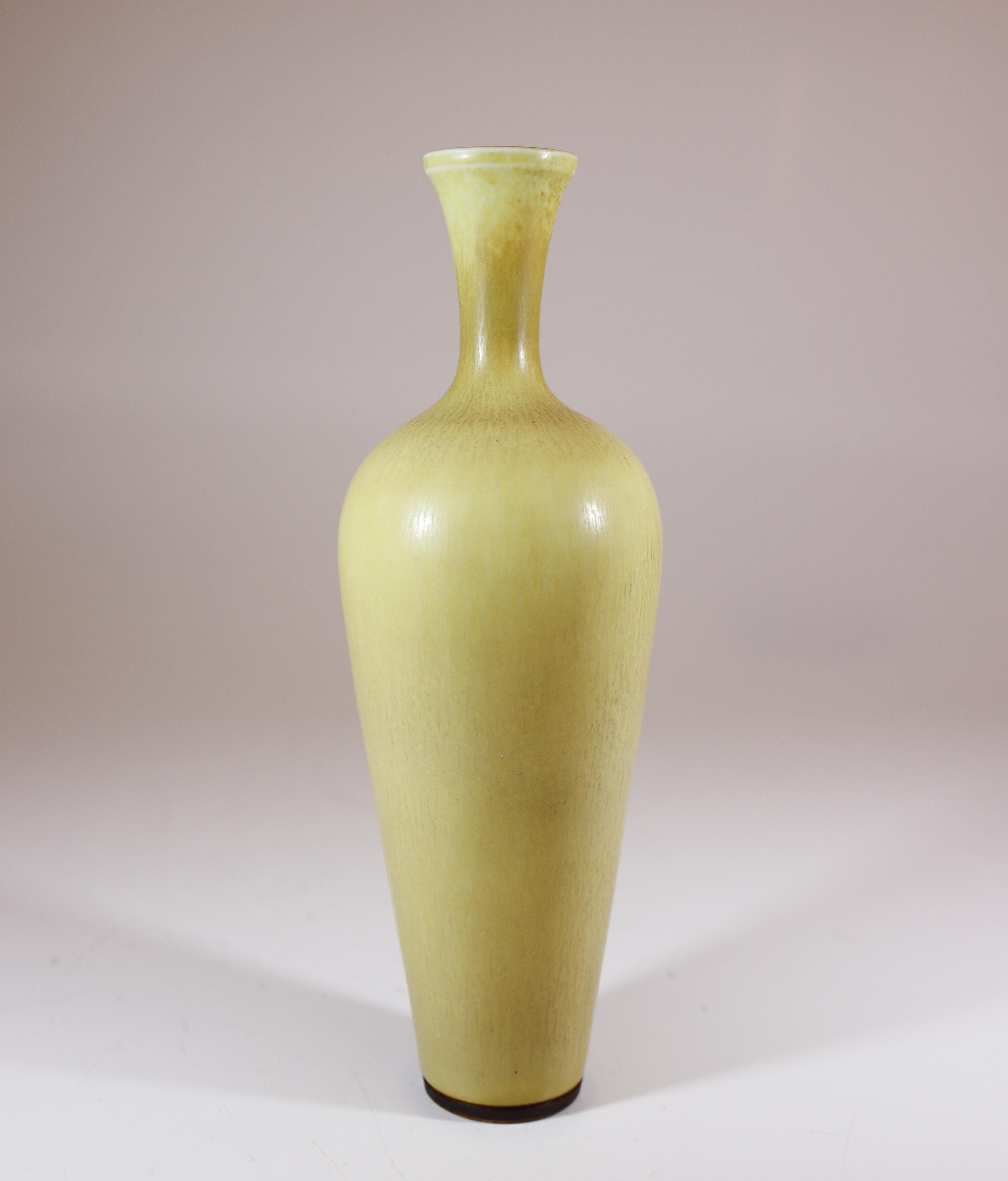 Beige Stoneware Vase, Berndt Friberg, Gustavsberg, 1963 - Scandinavian Modern In Excellent Condition For Sale In Stockholm, SE