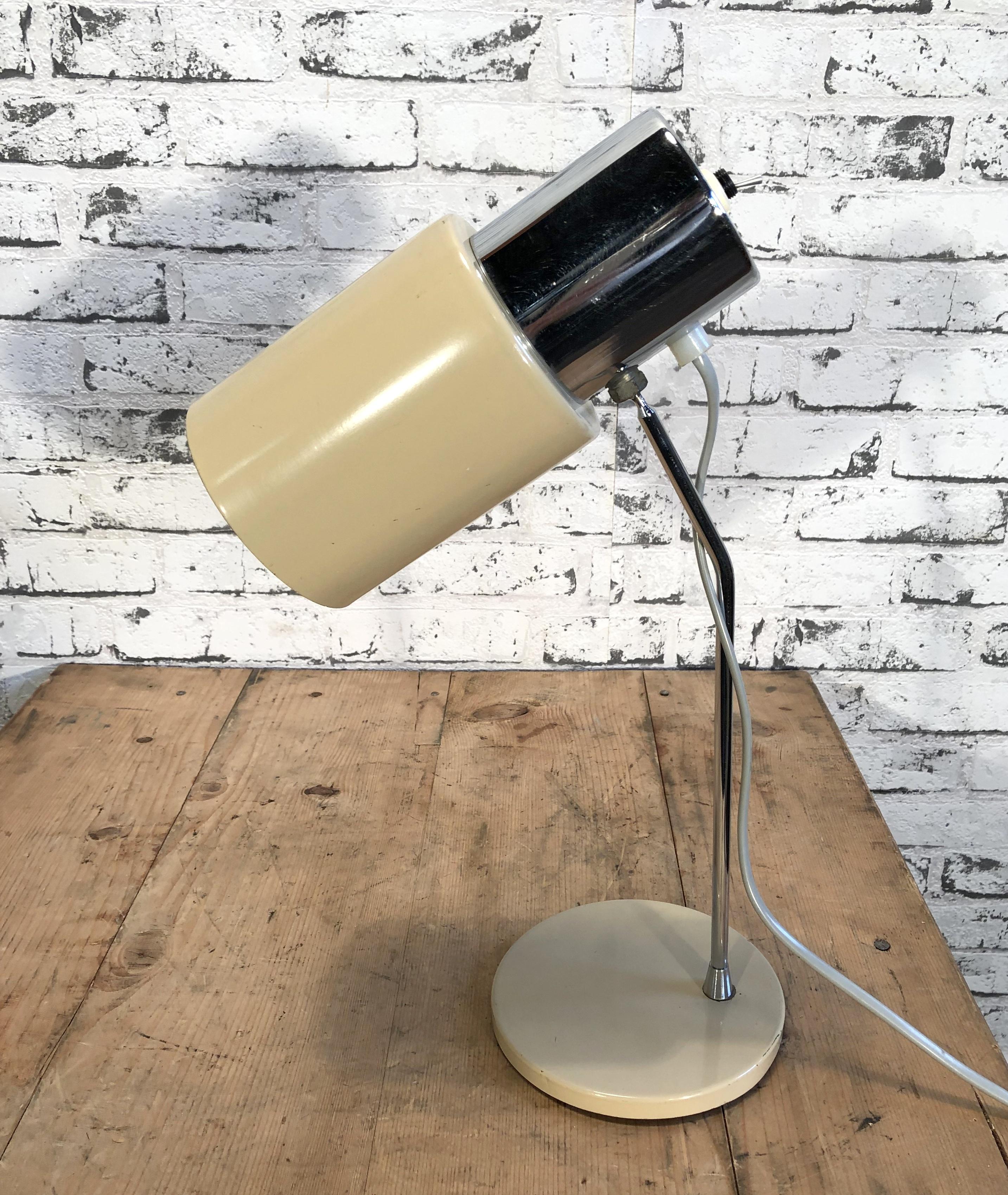 This table lamp,Napako model 1636, was designed by Josef Hurka and produced in former Czechoslovakia by Napako during the 1970s. .Fully functional. Good vintage condition.Socket for E 27 lightbulbs.